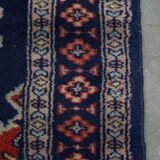 Tapis en laine bleu foncé – 139 x 66 cm