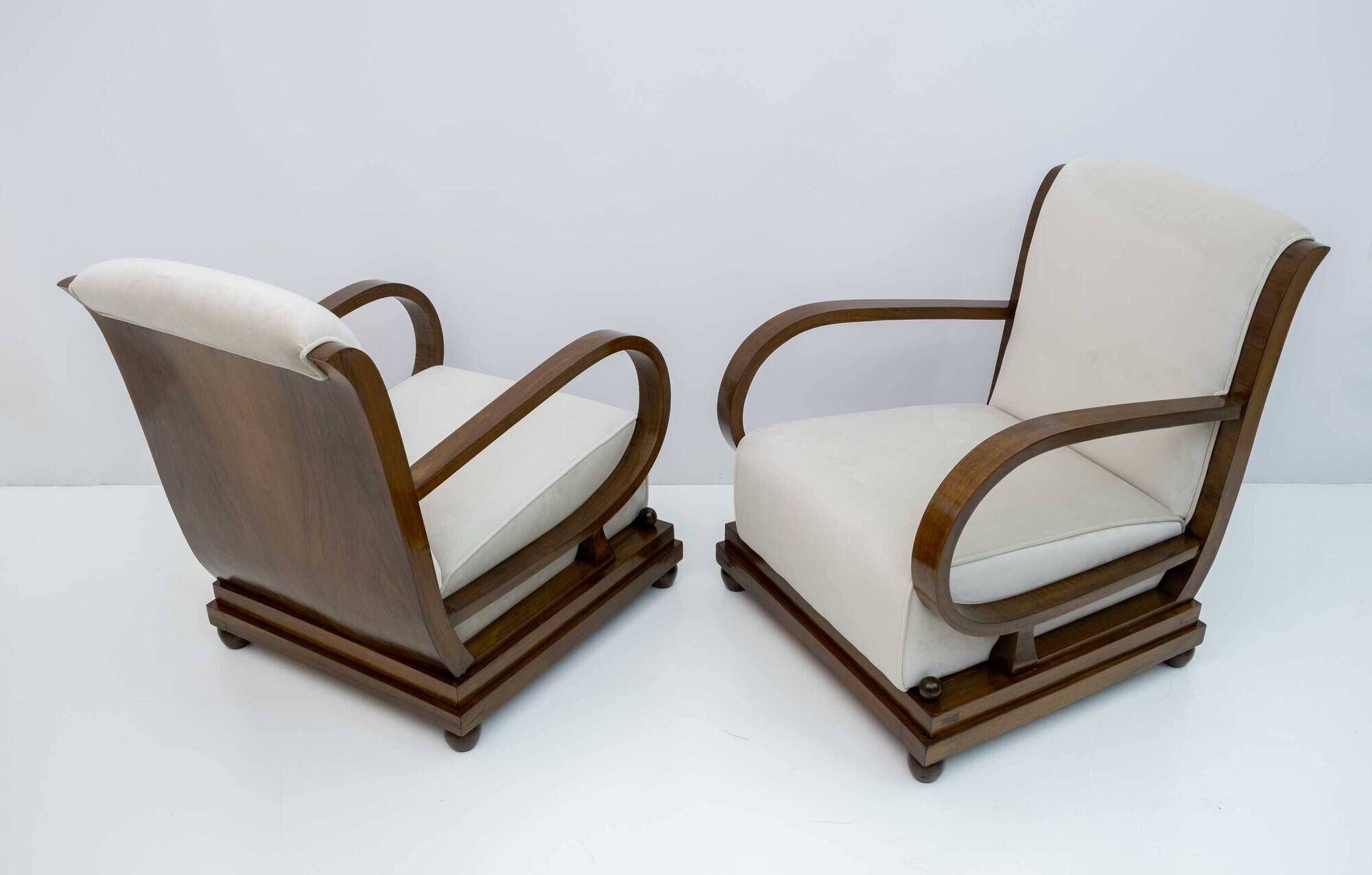 Pair of Art Dèco Italian Walnut and Velvet Armchairs and Two Ottomans, 1920