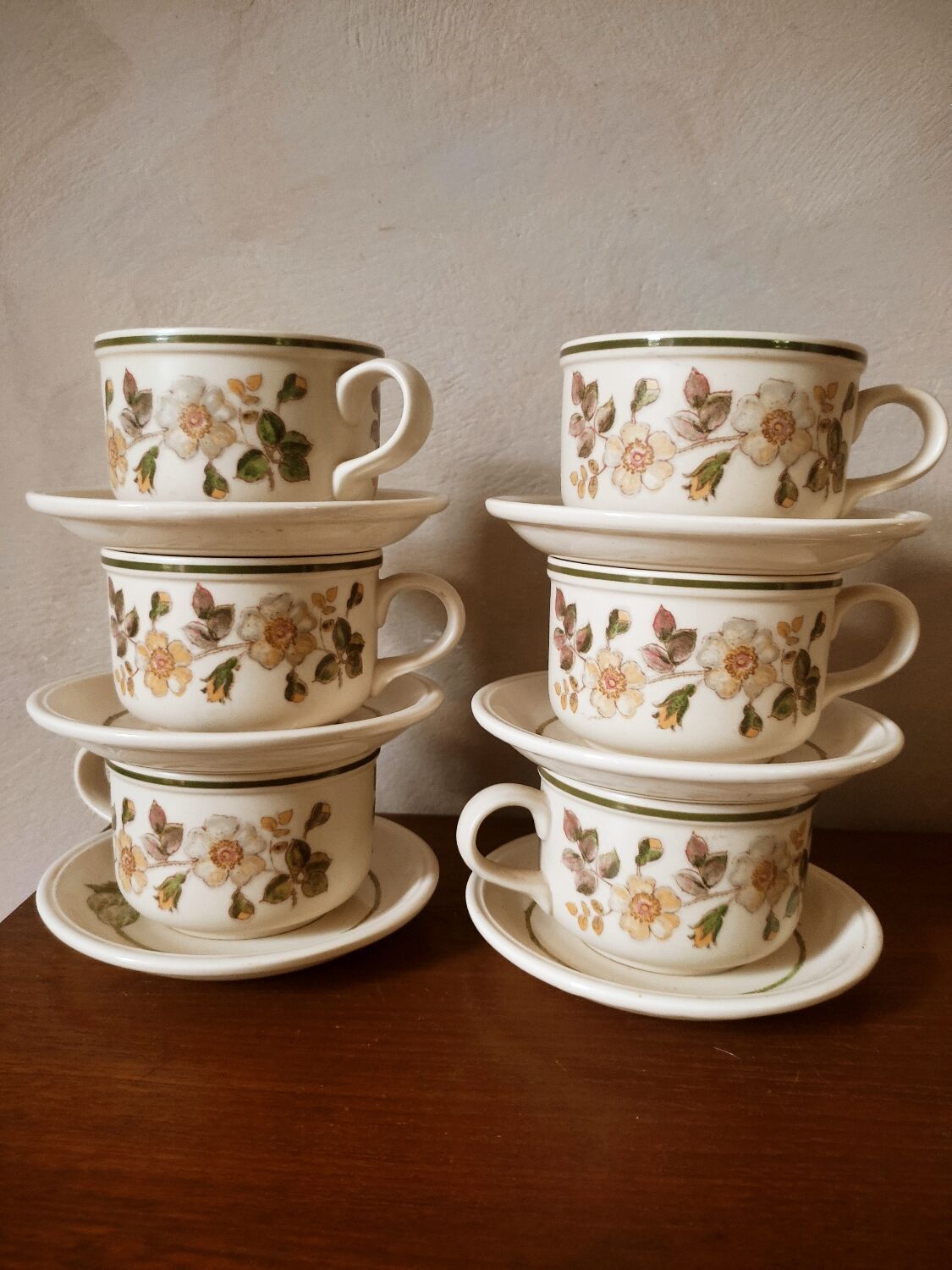 6 English tea cups or chocolate