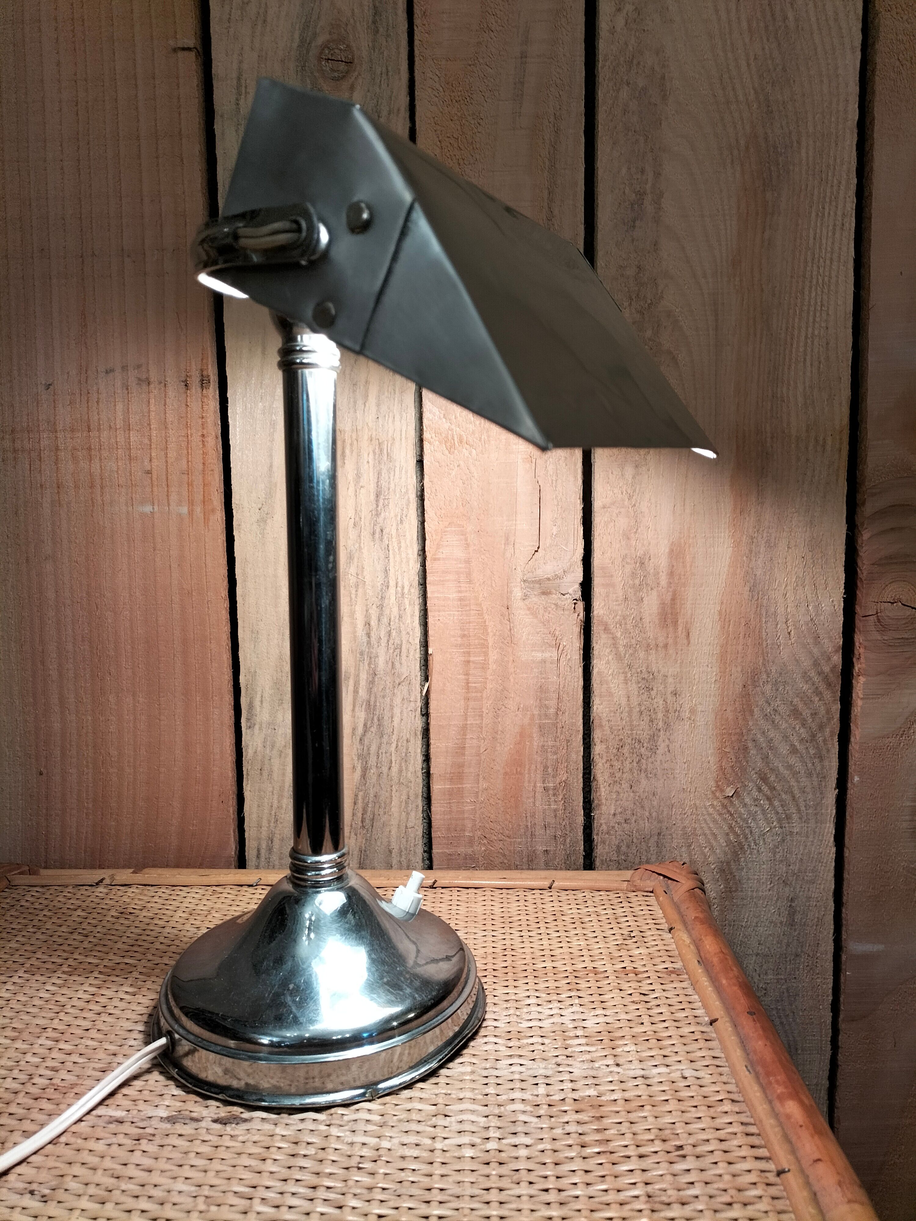 Desk lamp