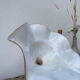 Suspension en verre blanche vintage forme fleur