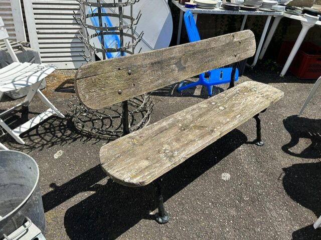 Antique garden bench in cast iron and wood from the 1940s