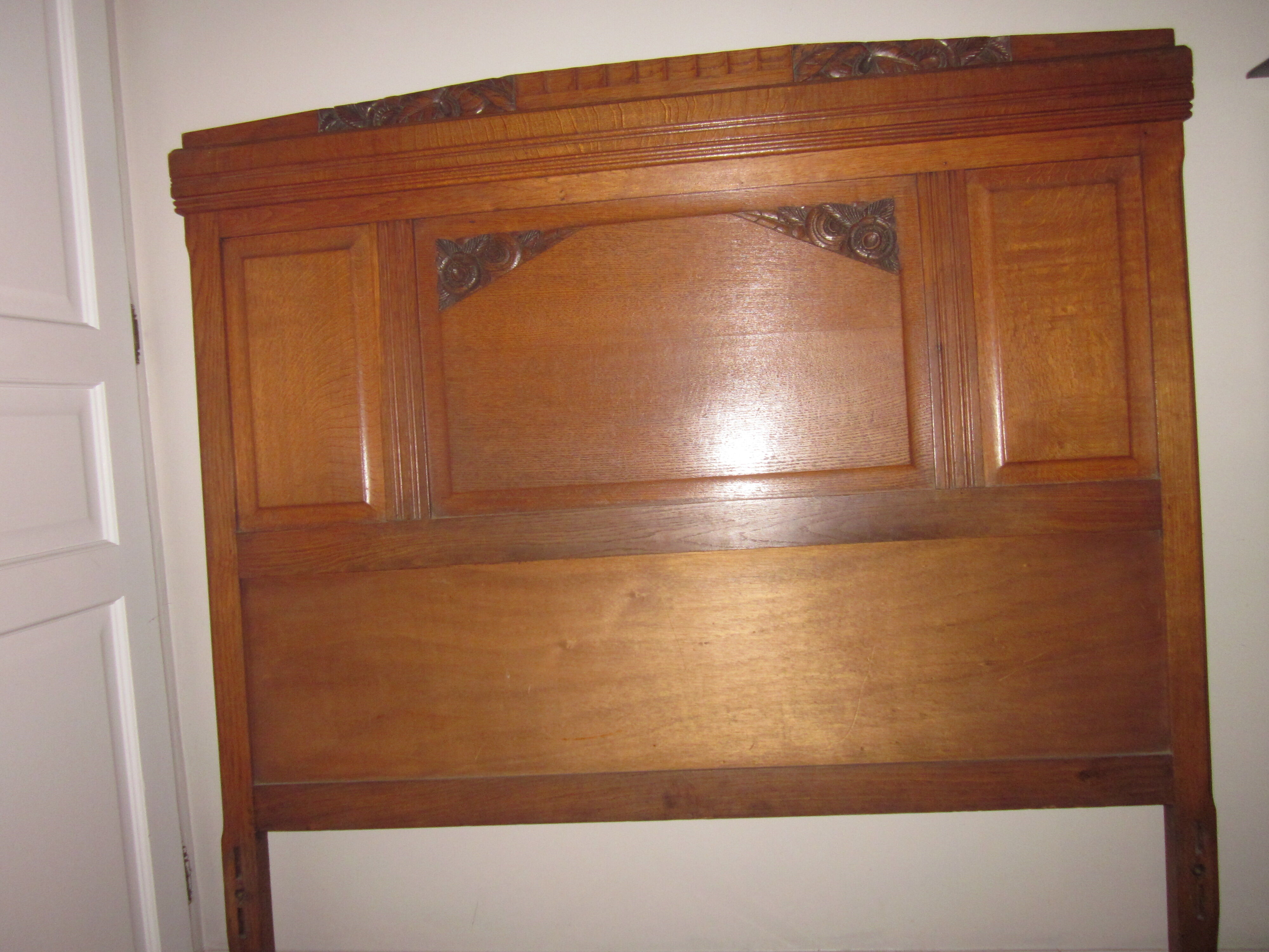 Headboard of the years 1930 in oak