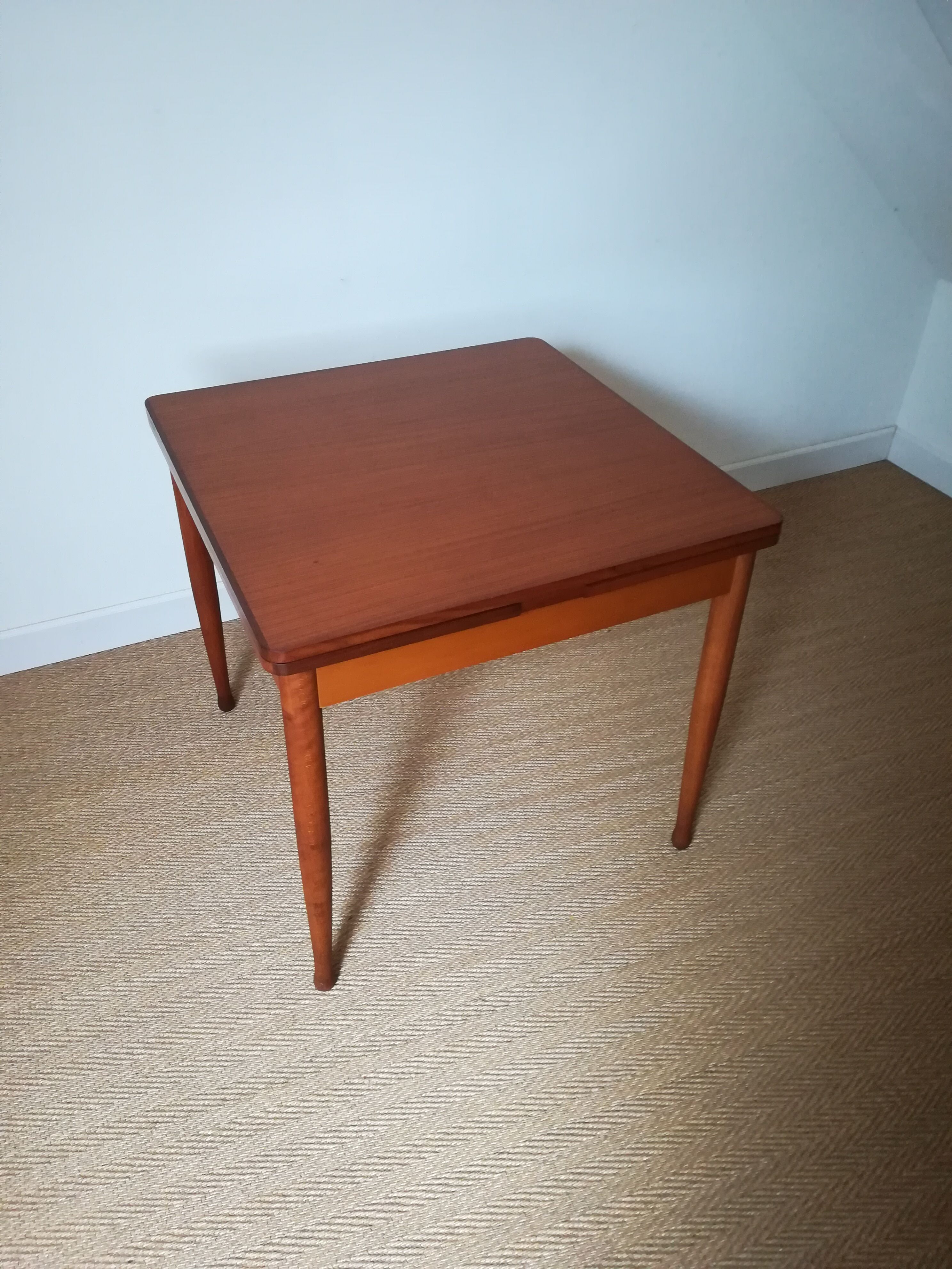 Extensible table