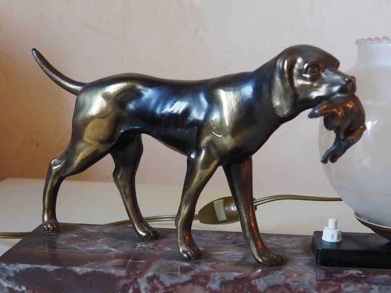French Art Deco hunting dog on a marble base with a switched lamp.