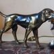 Lampe de table Art déco chien de chasse sur socle en marbre