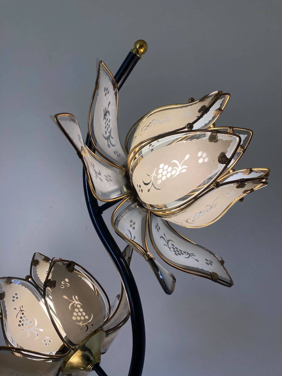 Lotus floor lamp 90s black and gold