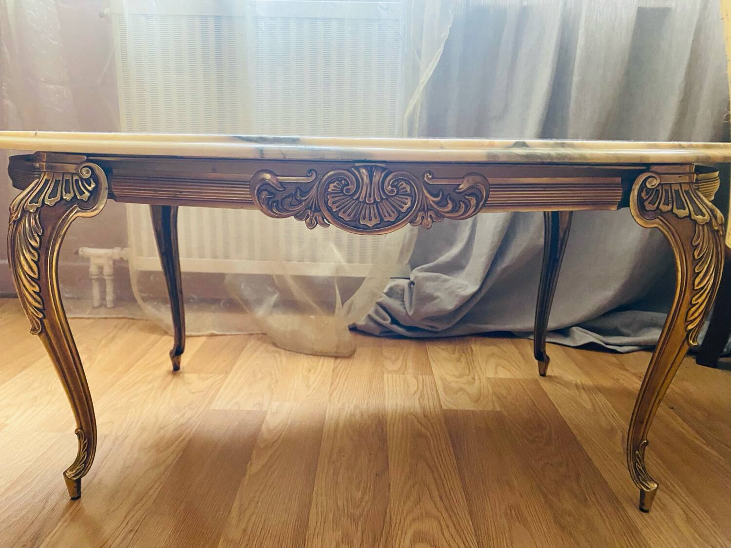 Coffee table with bronze base and marble top, Louis XV style, 20th century