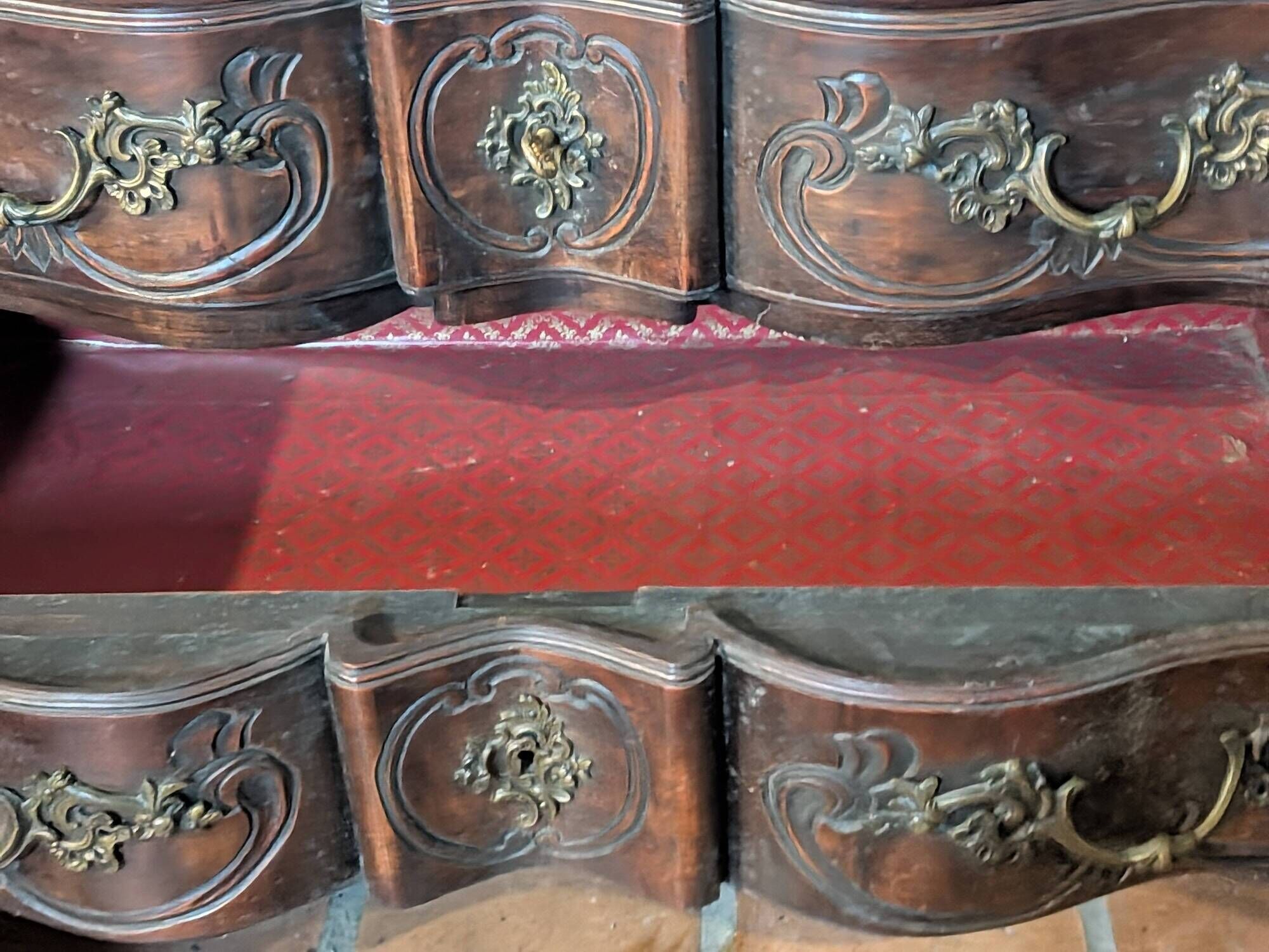 Antique louis xv style walnut chest of drawers – 3 drawers
