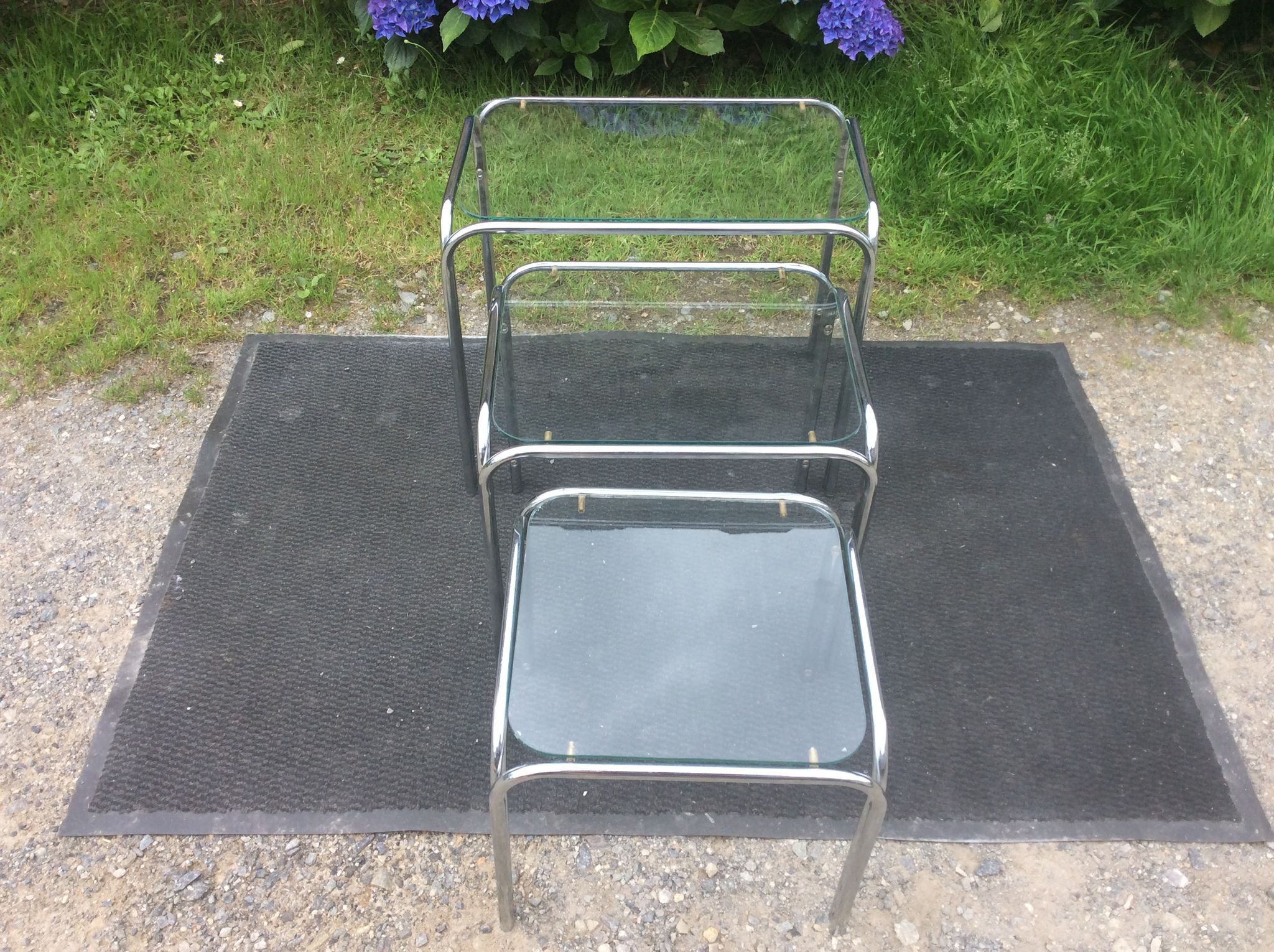 Vintage trundle tables in chrome tubular steel and glass