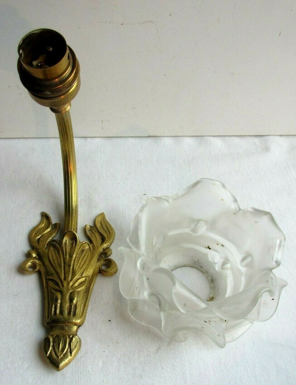 Art Deco art brass carved with acanthus, pink tulip in colorless glass