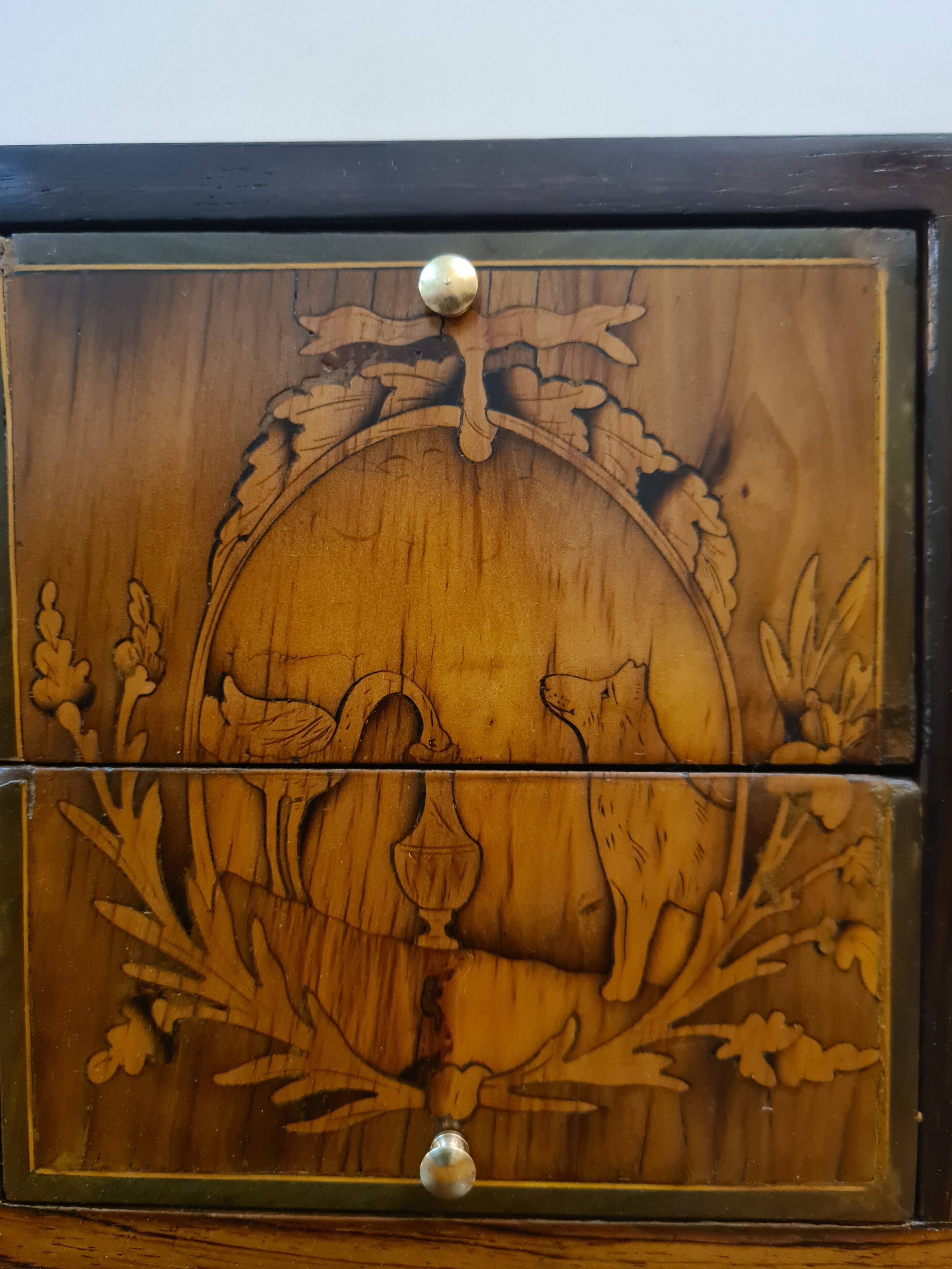 Marquetry stepped desk with La Fontaine's fables, 19th century.