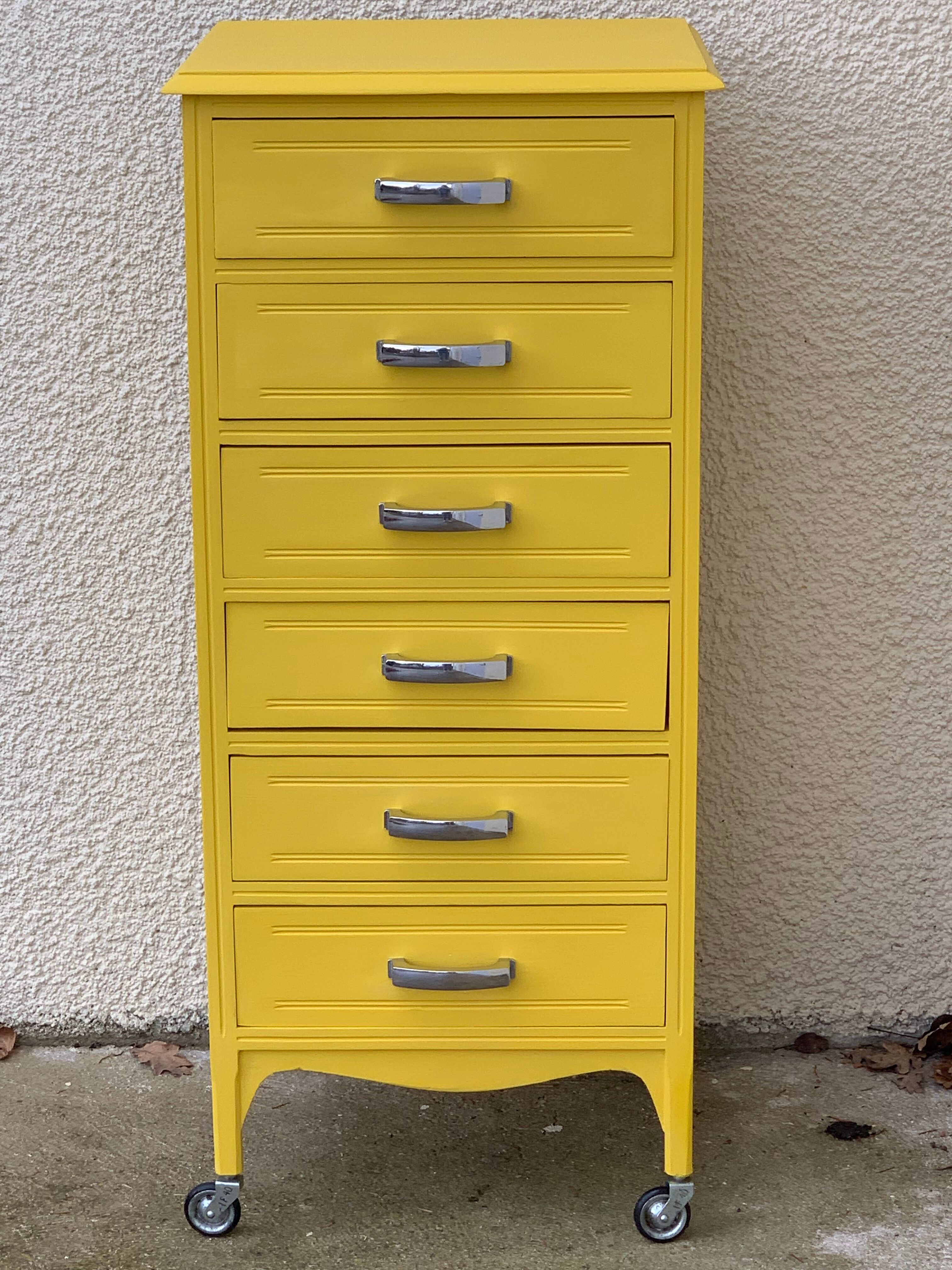 Vintage ragpicker yellow powder 1950