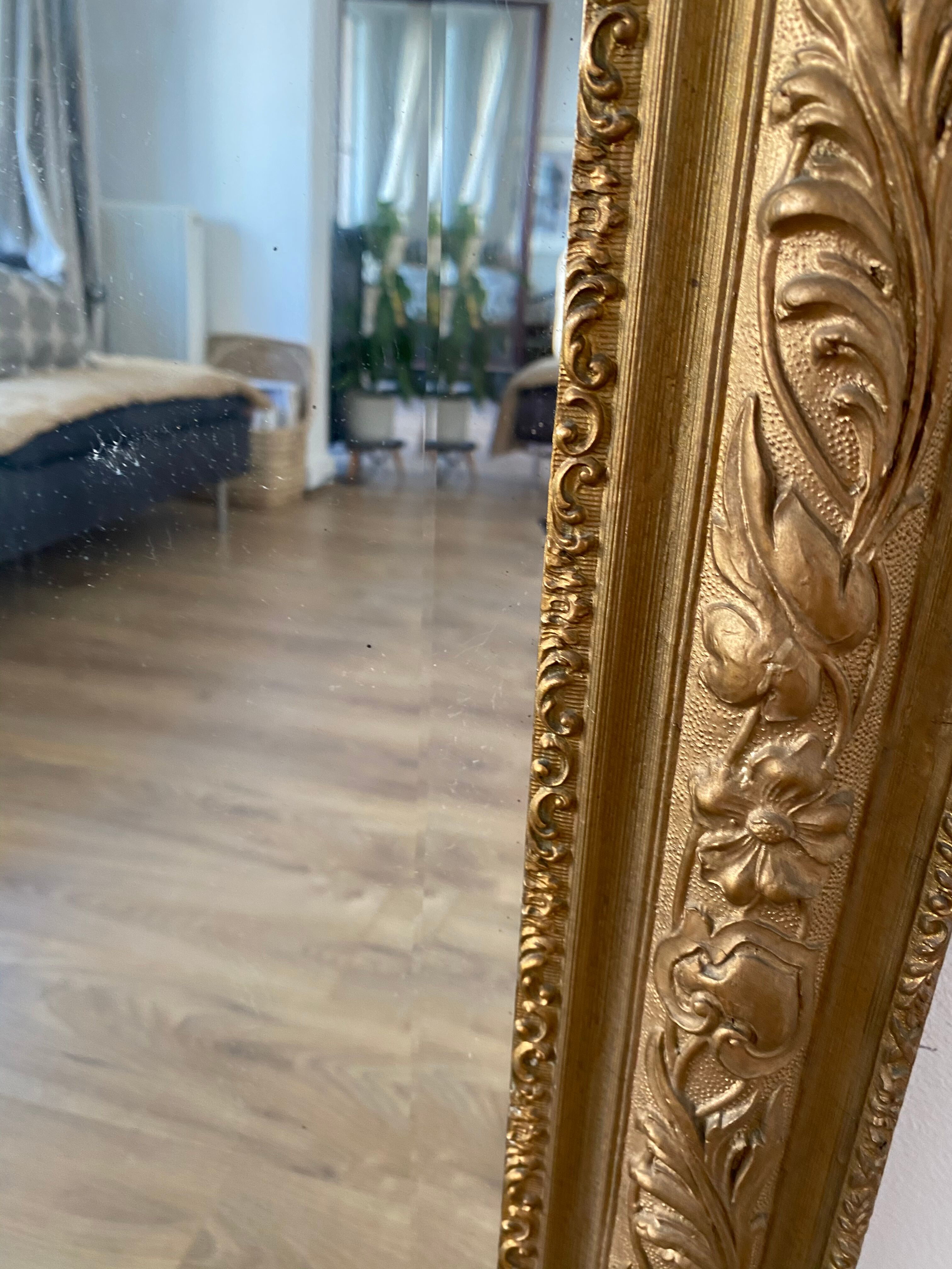 Old mirror with pediment  72x112cm