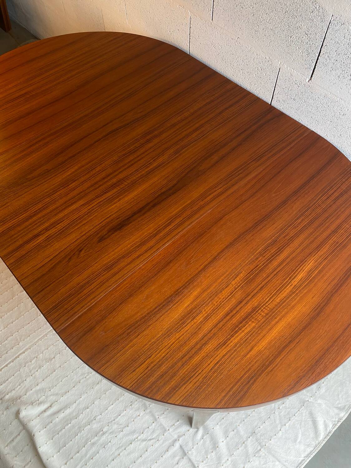 Scandinavian round table