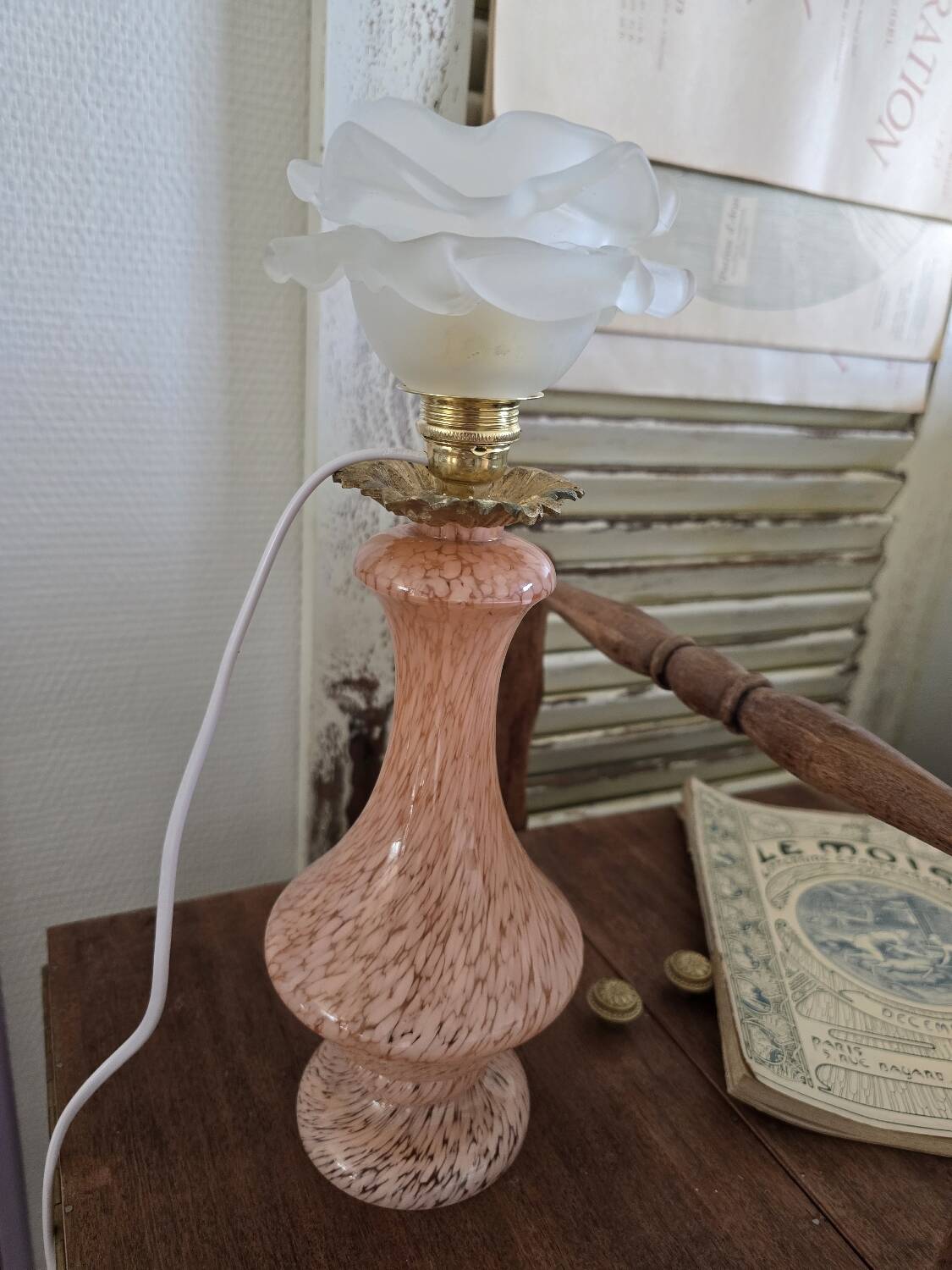 Clichy glass table lamp with pâte de verre rose.