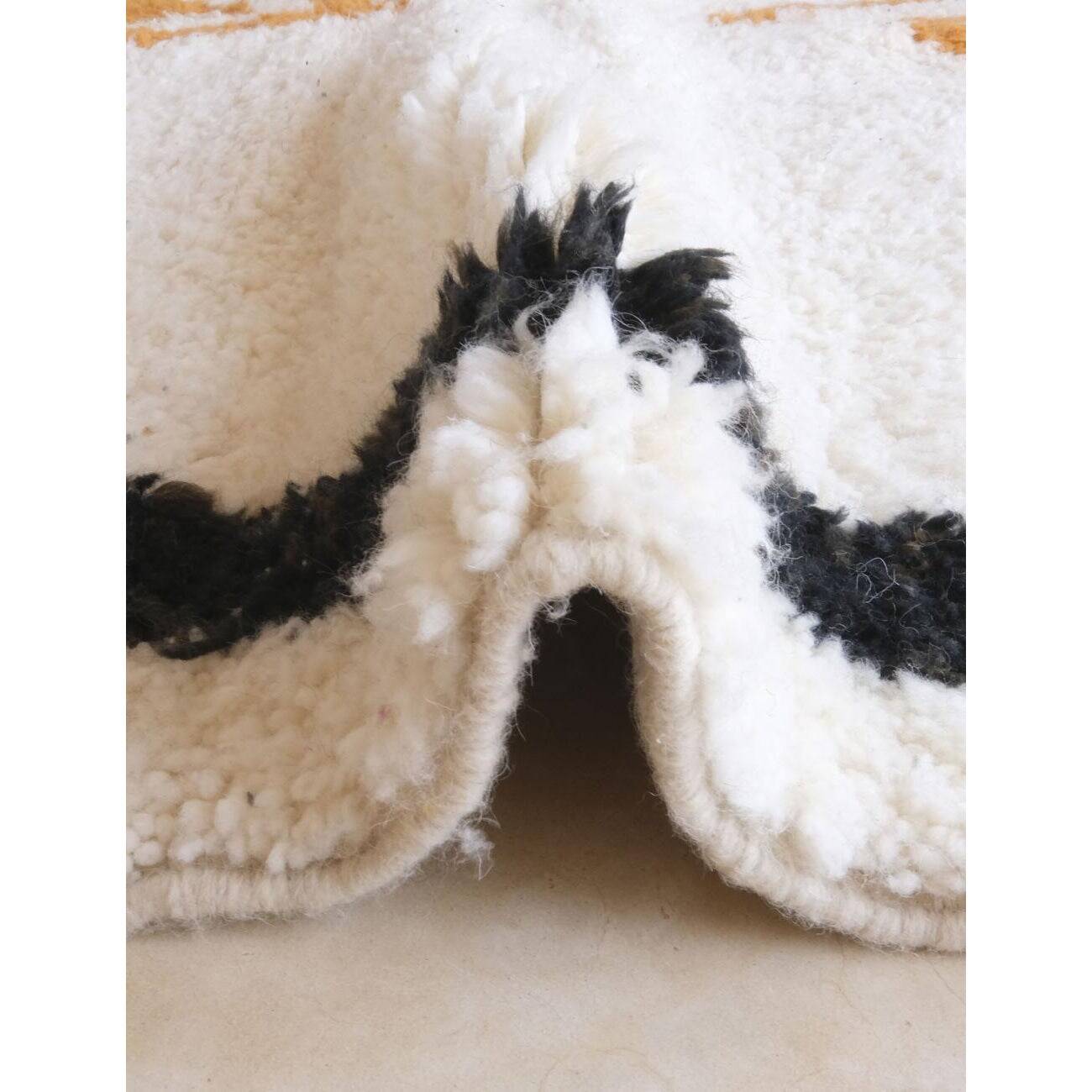 Berber wool rug size 150 x 250 cm