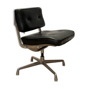 Intermediate chair en - charles ray