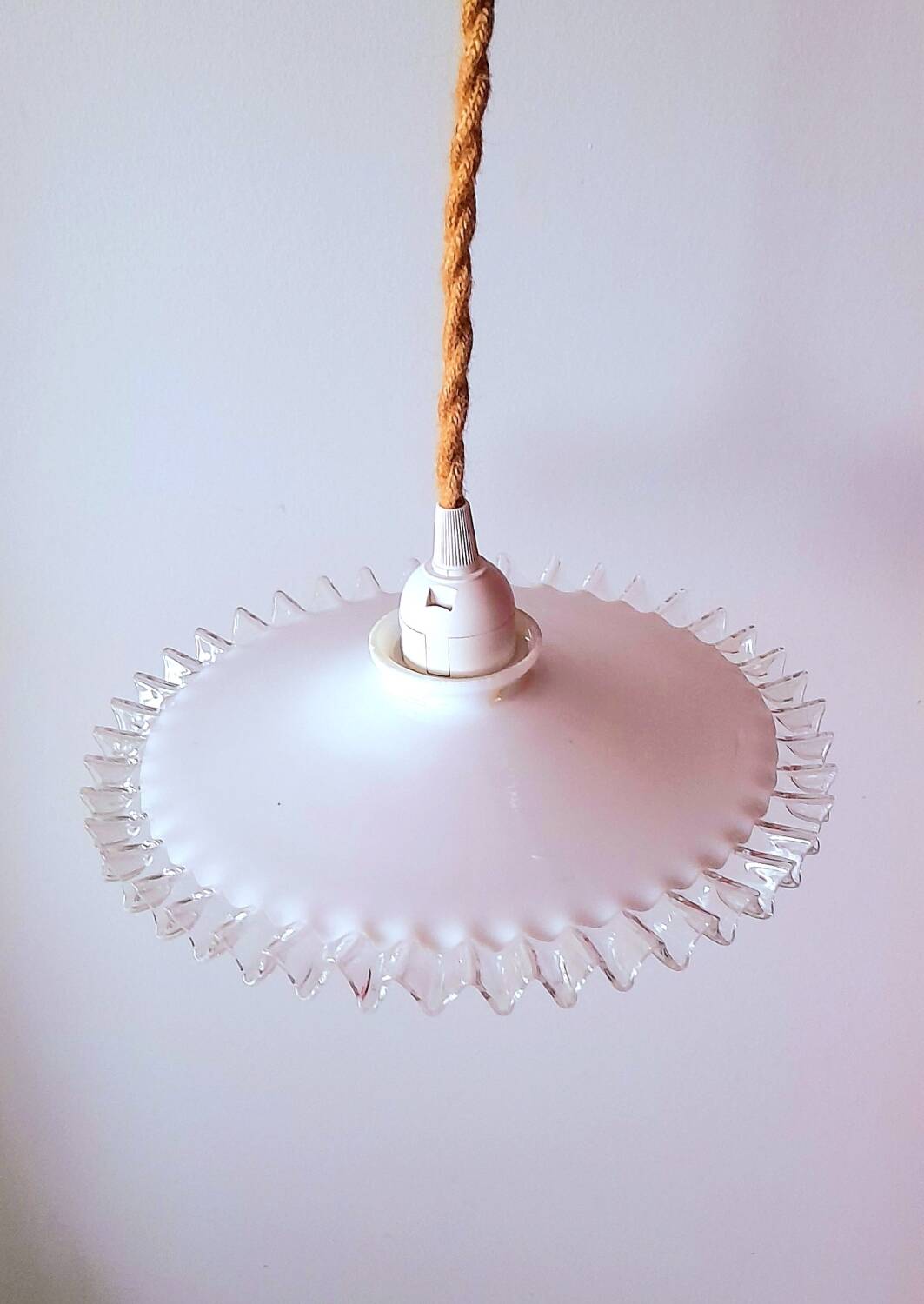 Suspension in pleated white opaline