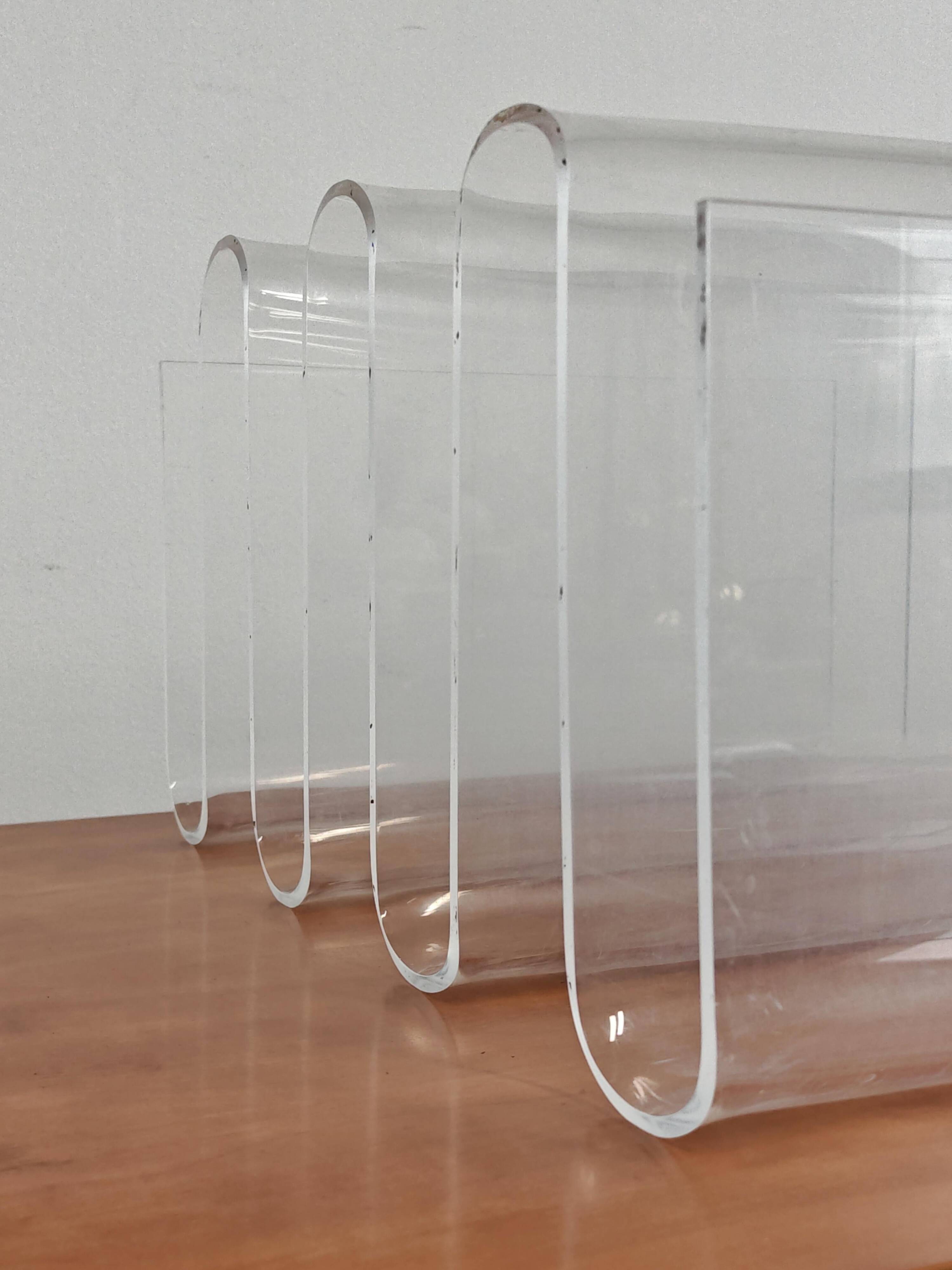 Sculptural range of Mid Century Modern in plexiglass from the 1970s.