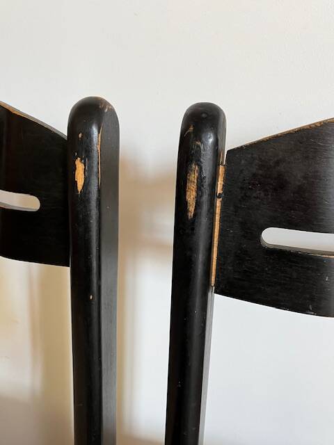 Paire de chaises noires + simili blanc