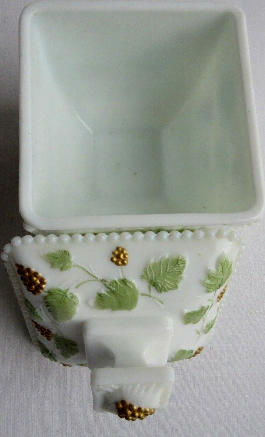 Sugar, white opaline opaline dabsked candy: Golden treils and grapes