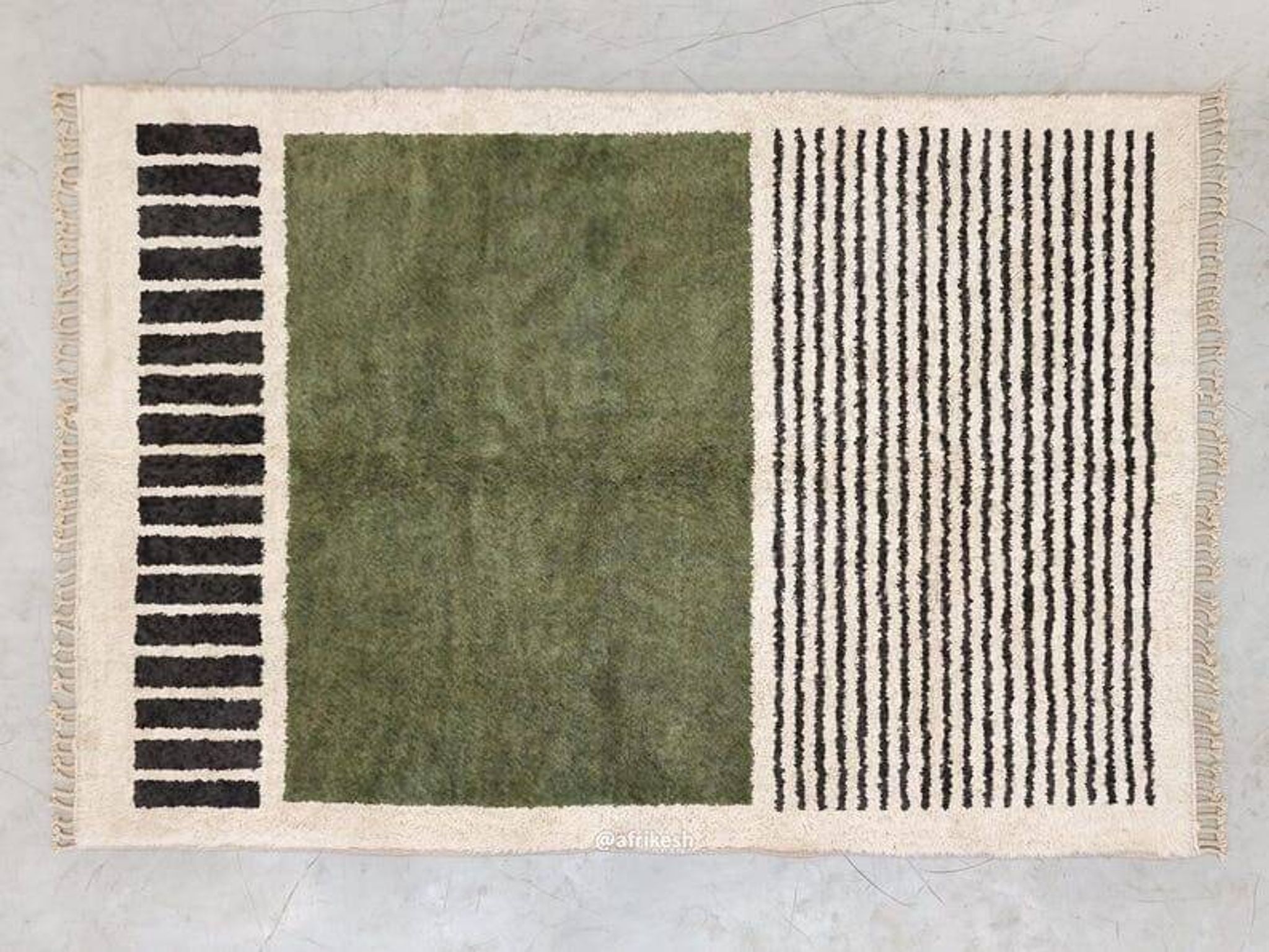 Handmade green and white Beni Ourain rug, size 1.4/2.6 m.