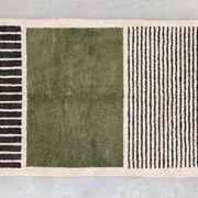 Handmade green and white Beni Ourain rug, size 1.4/2.6 m.