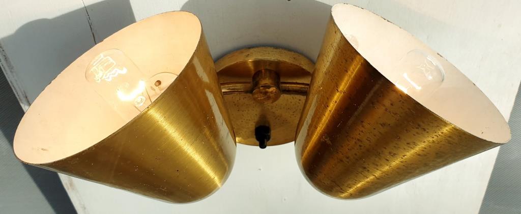 Double wall lamp adjustable brass cocottes