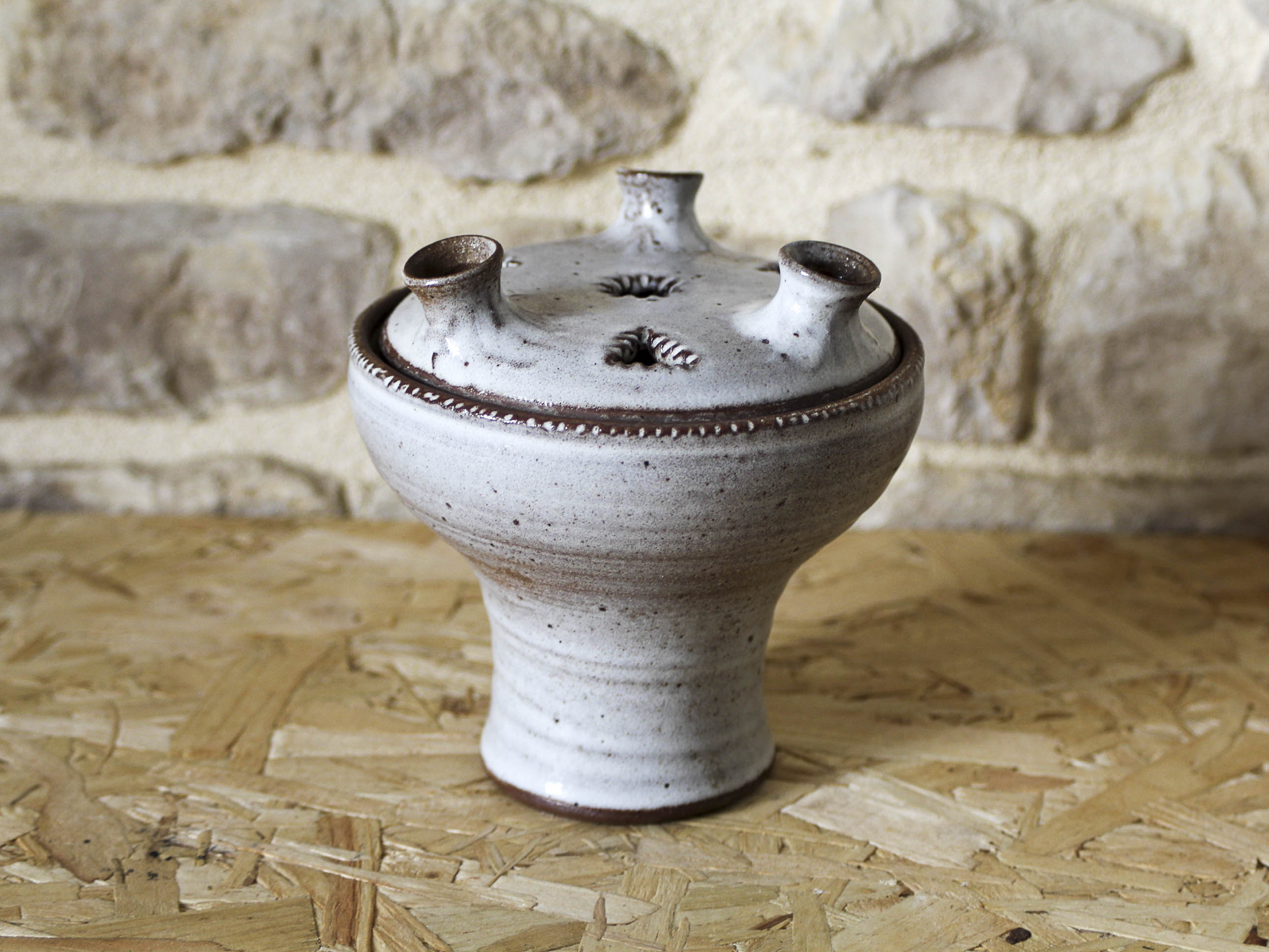 Pique flowers in glazed ceramic Jeanne and Norbert Pierlot