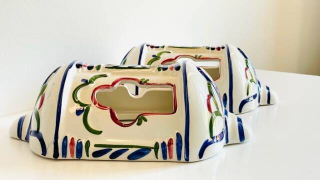 2 Vintage ceramic wall lights