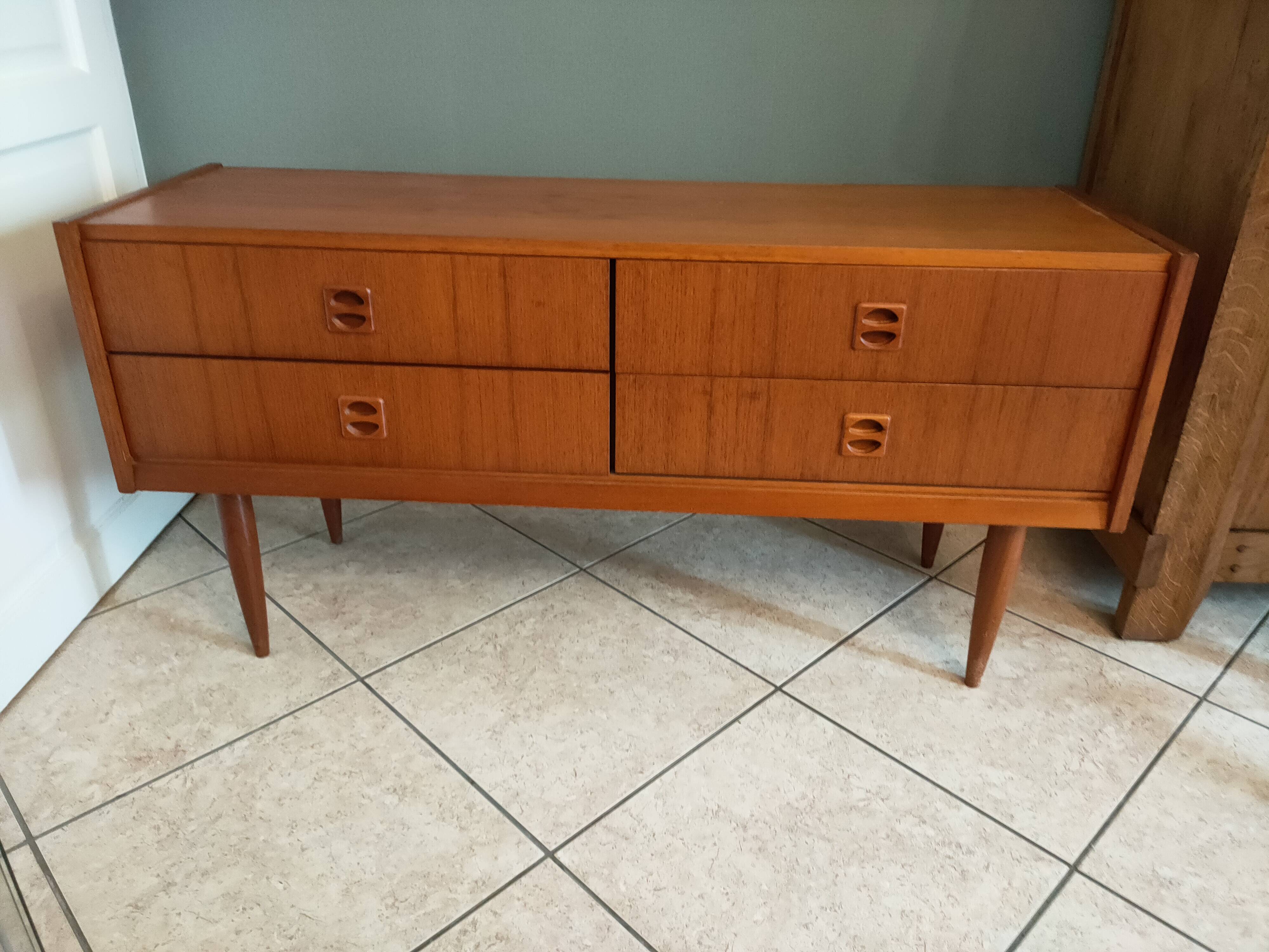 Small teak sideboard from the 1960s.