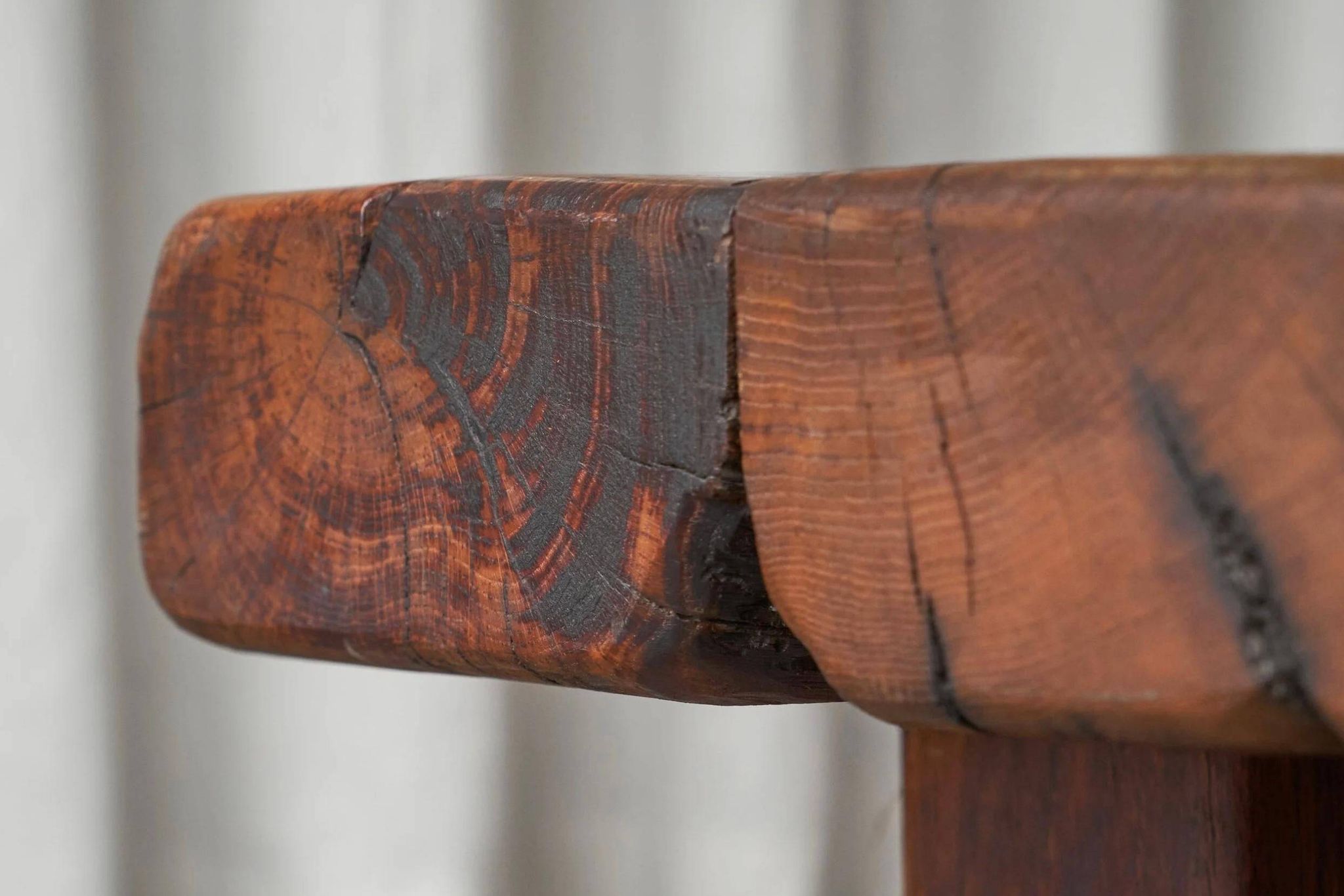 Table basse brutaliste en chêne massif - années 20