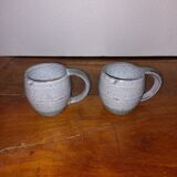Deux mugs en grès vernissé