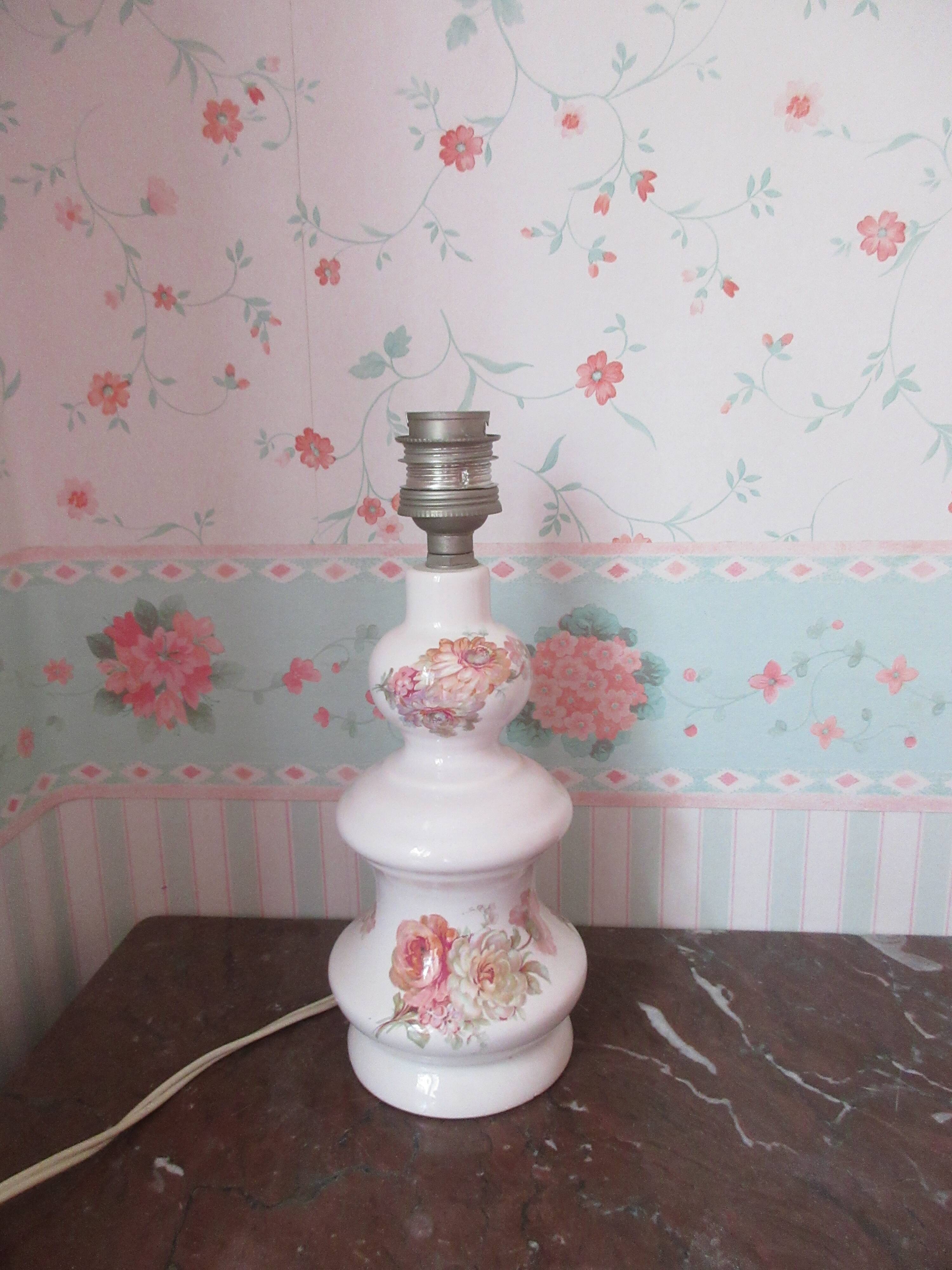Pair of porcelain bedside feet floral pattern