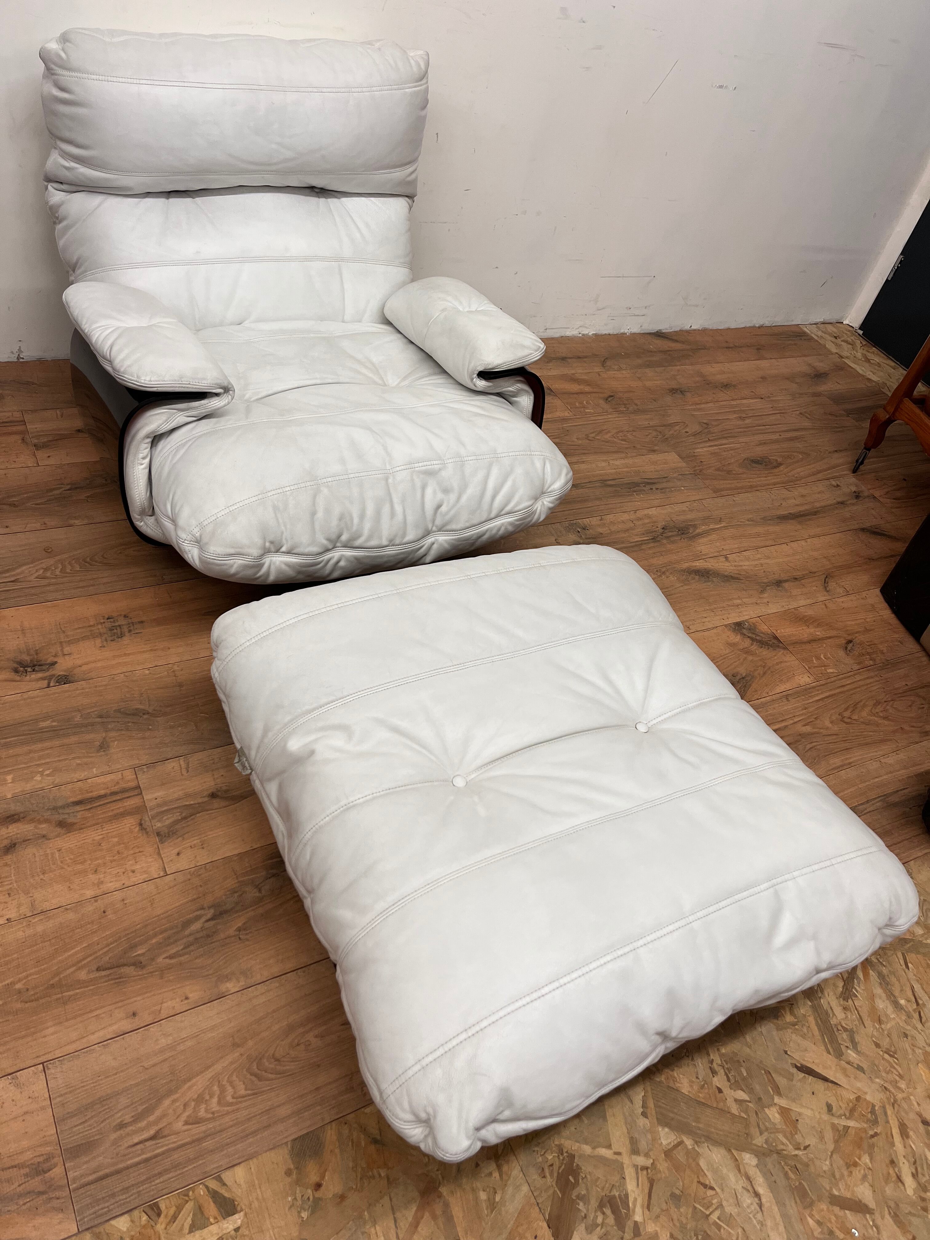 Armchair and ottoman Marsala in white leather by Michel Ducaroy for Ligne Roset