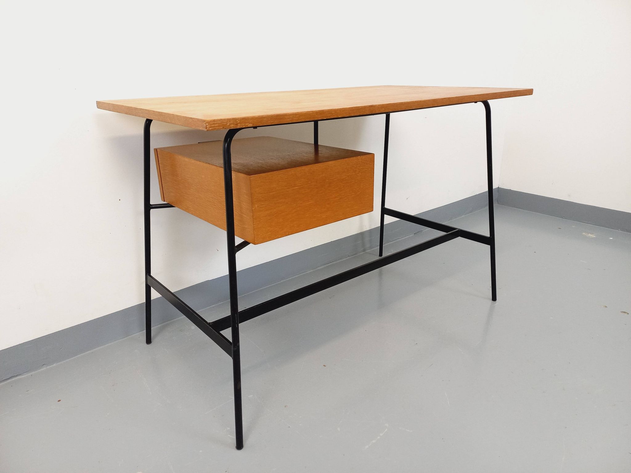 Pierre Paulin vintage modernist desk in oak wood and black metal