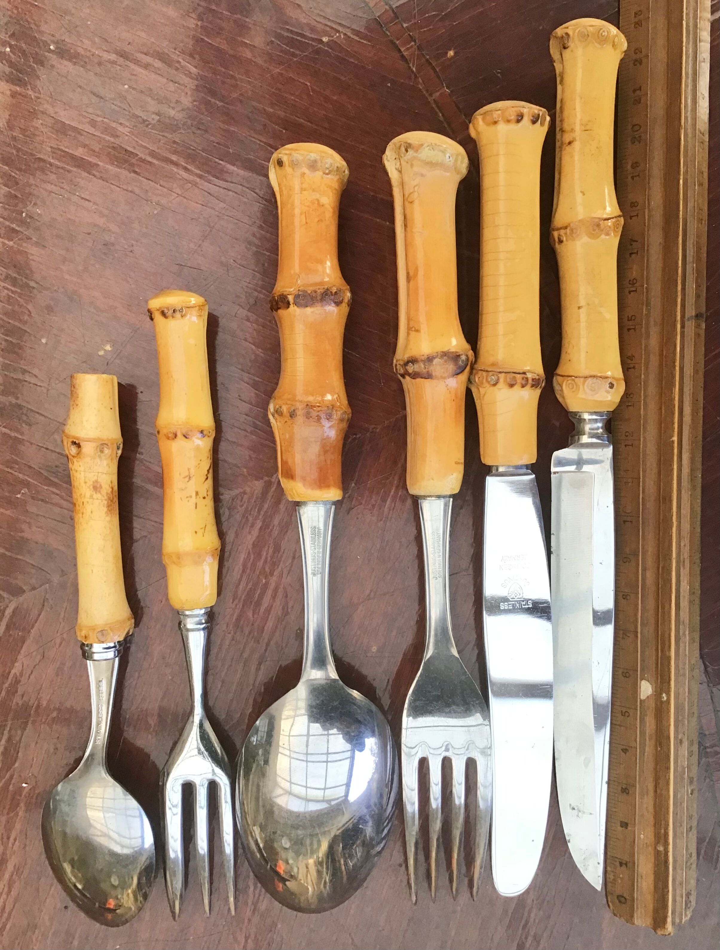 Housewife of cutlery with bamboo sleeves 30 pieces