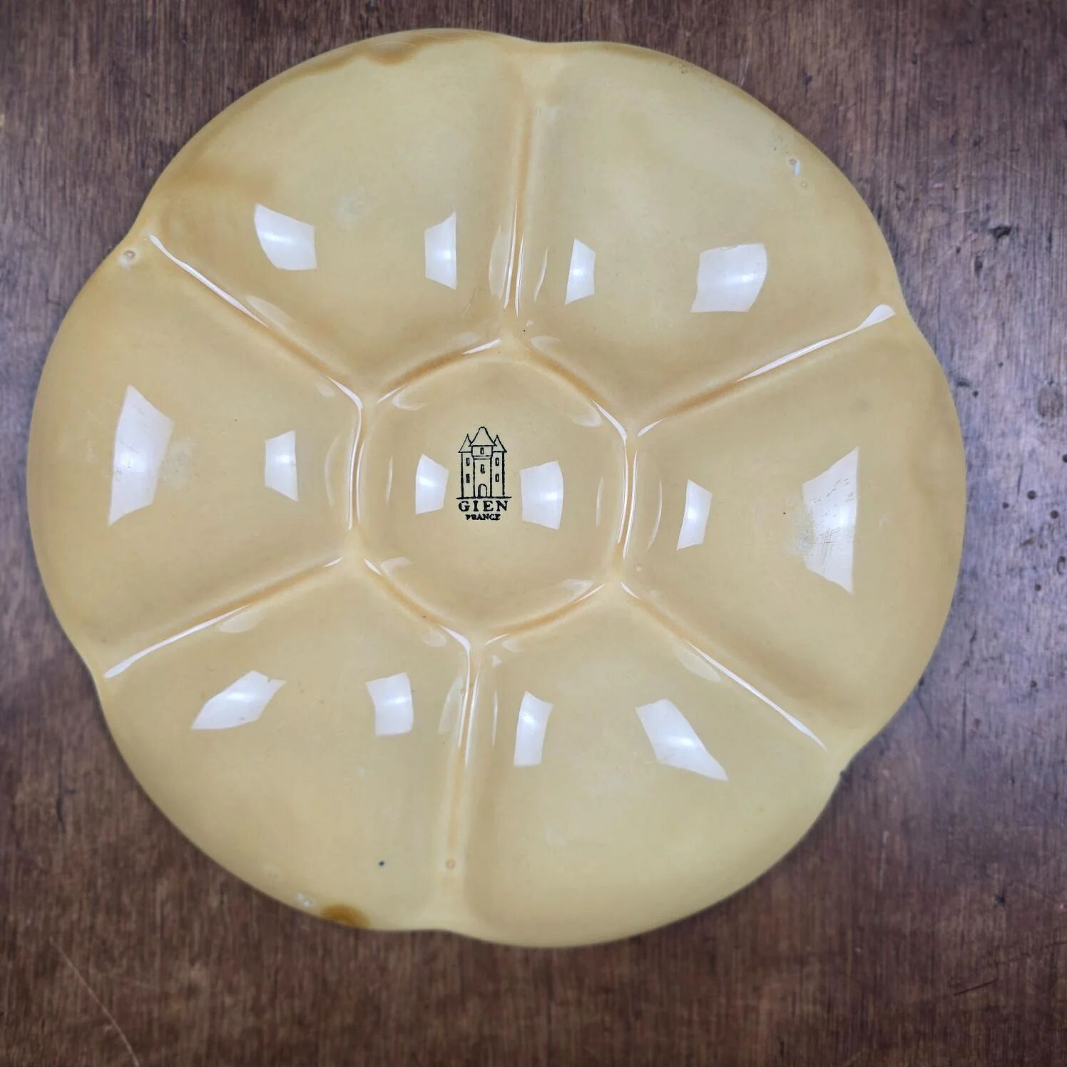 Gien ochre yellow oyster plate – Seafood & wall decor