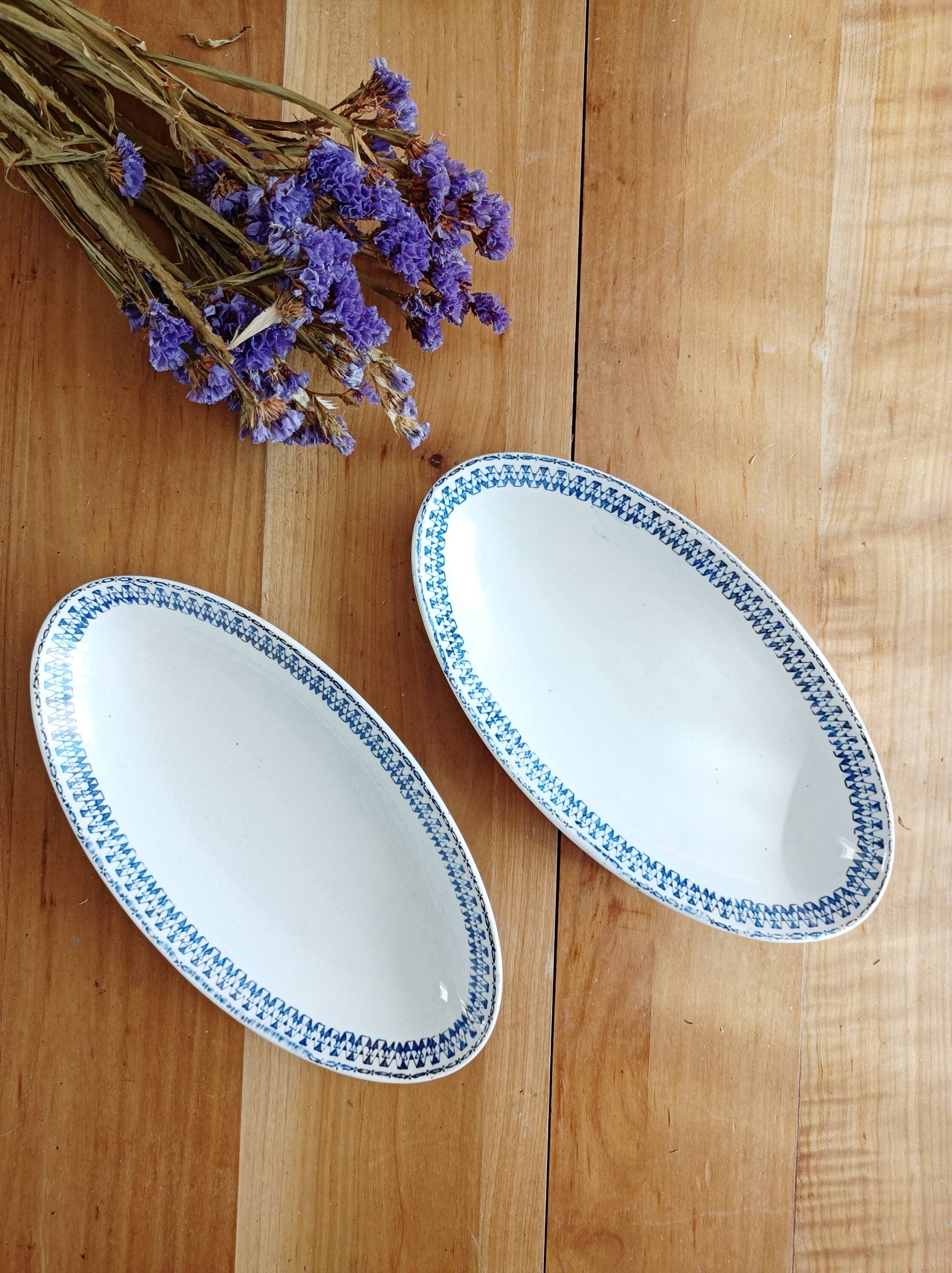 Iron clay dish with earthenware lions