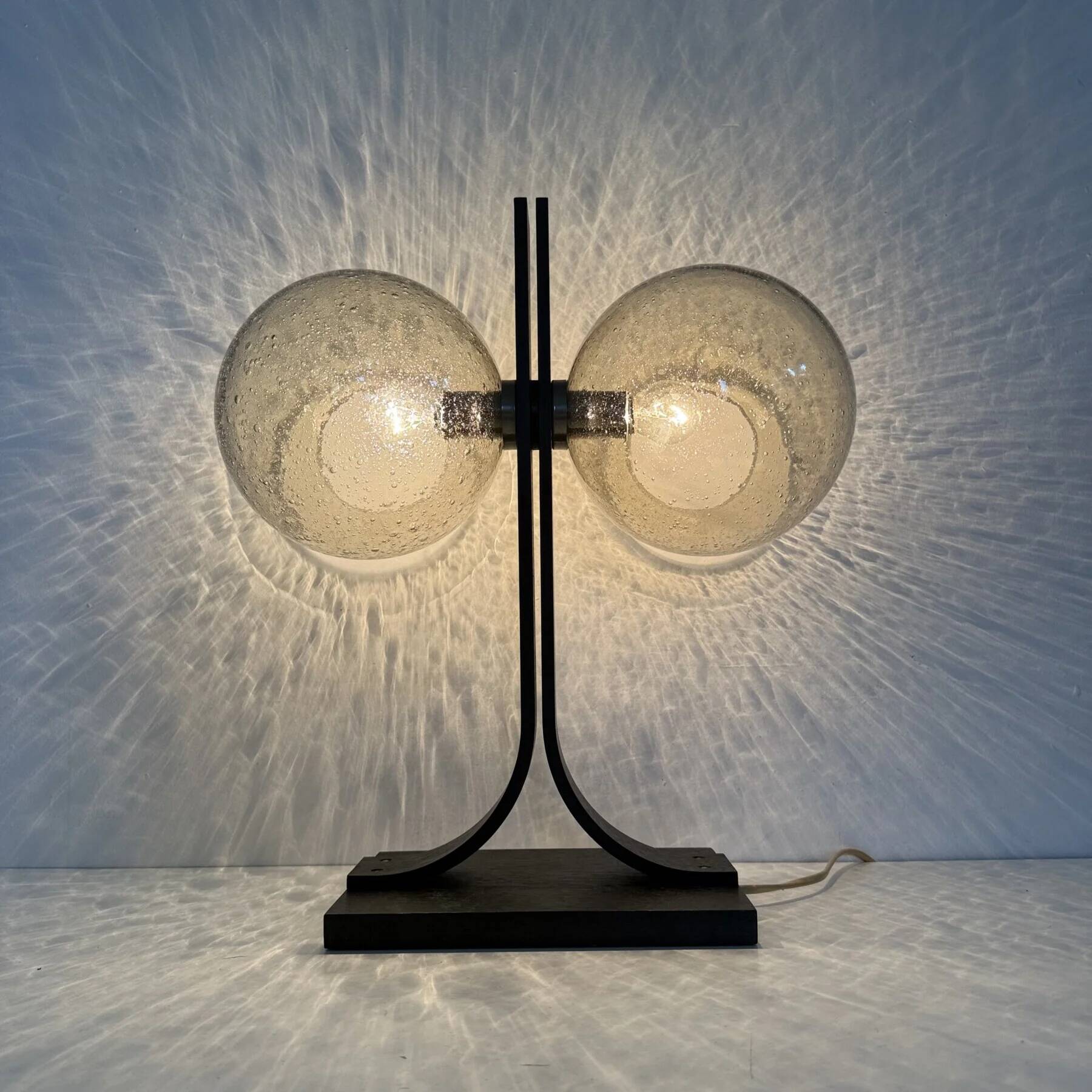 Lampe de table Temde Leuchten avec des sphères en contreplaqué et en verre, années 1970.
