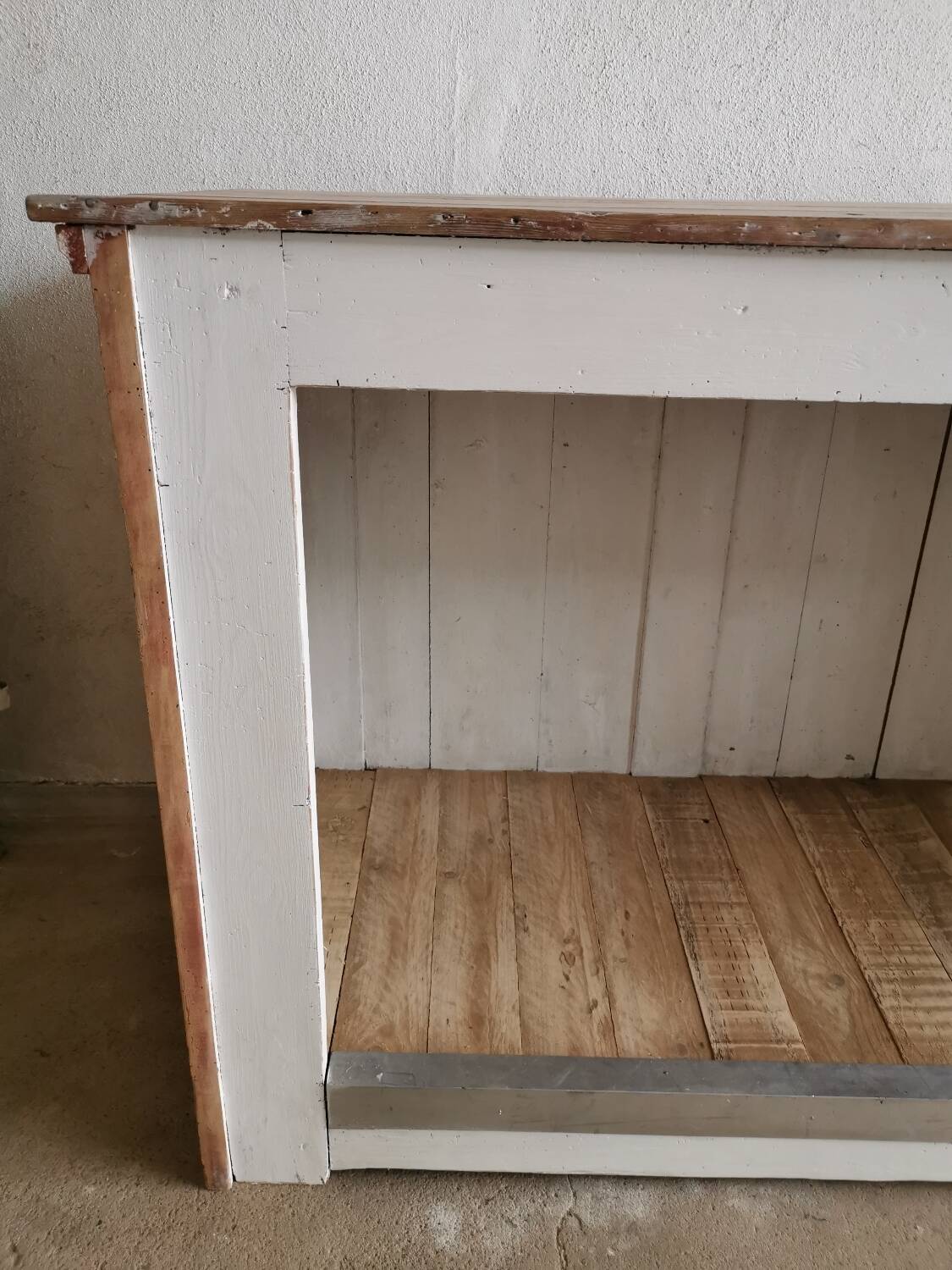 Kitchen Counter / Island