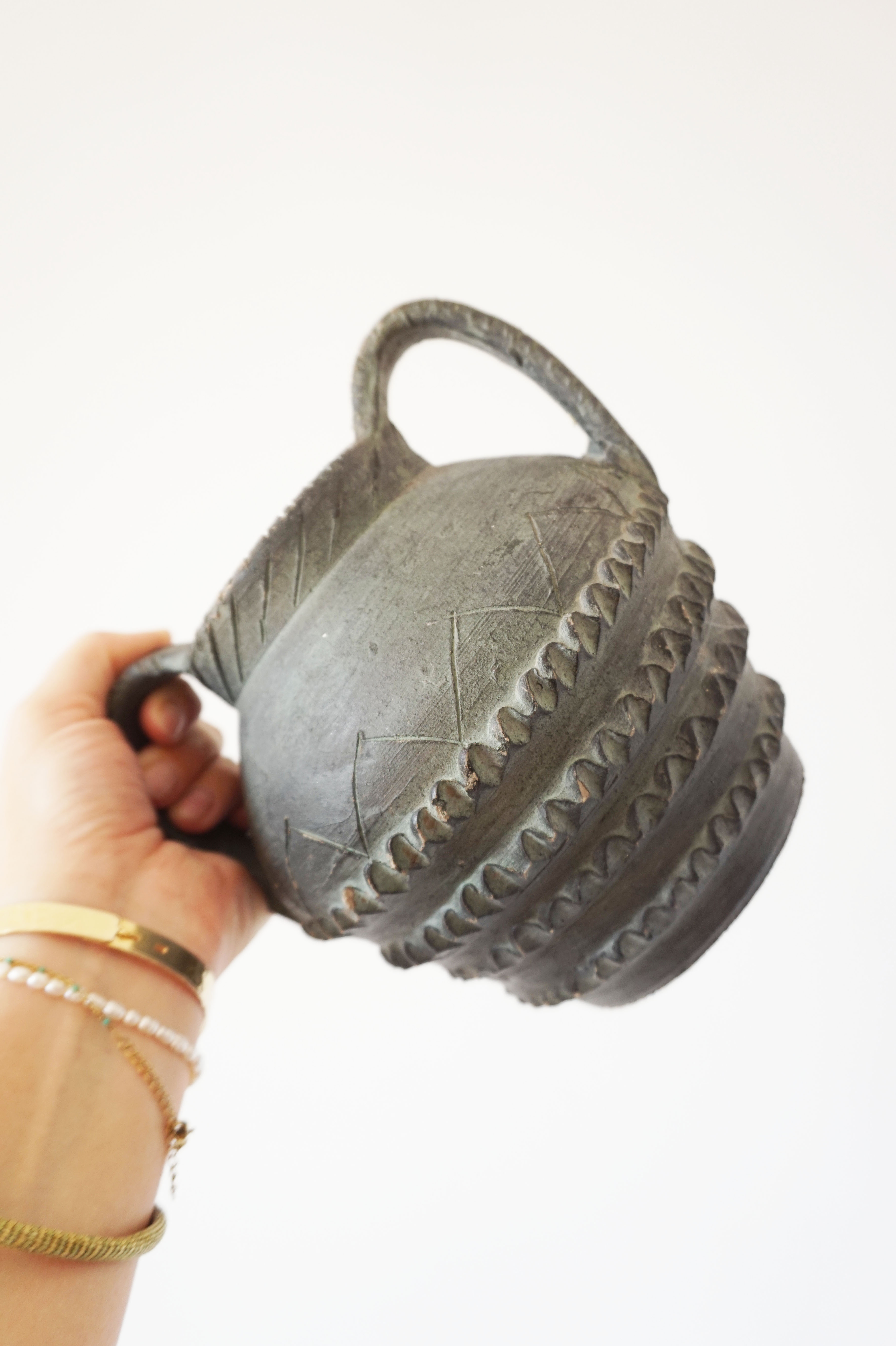 Vase with double handle in black sandstone