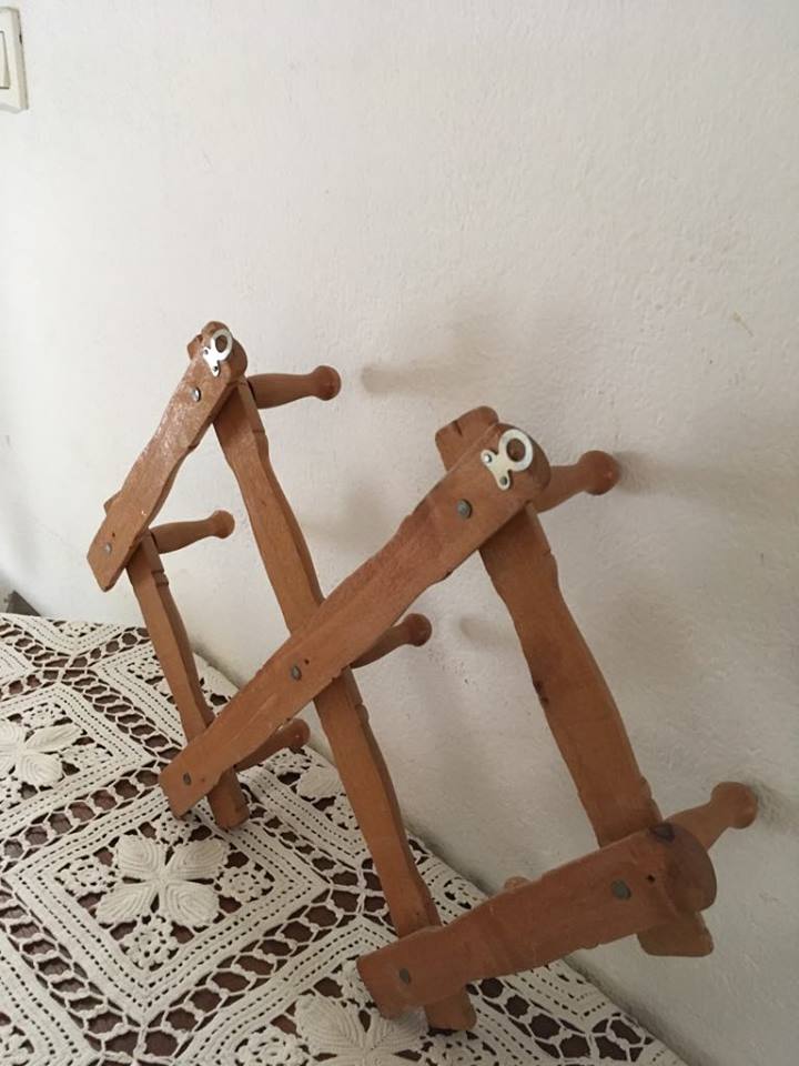 Expandable wall coat rack wooden way bamboo of the 1960s.