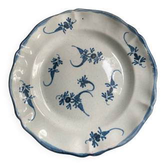 19th century dish with twig decoration