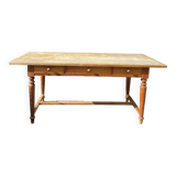 Farm table