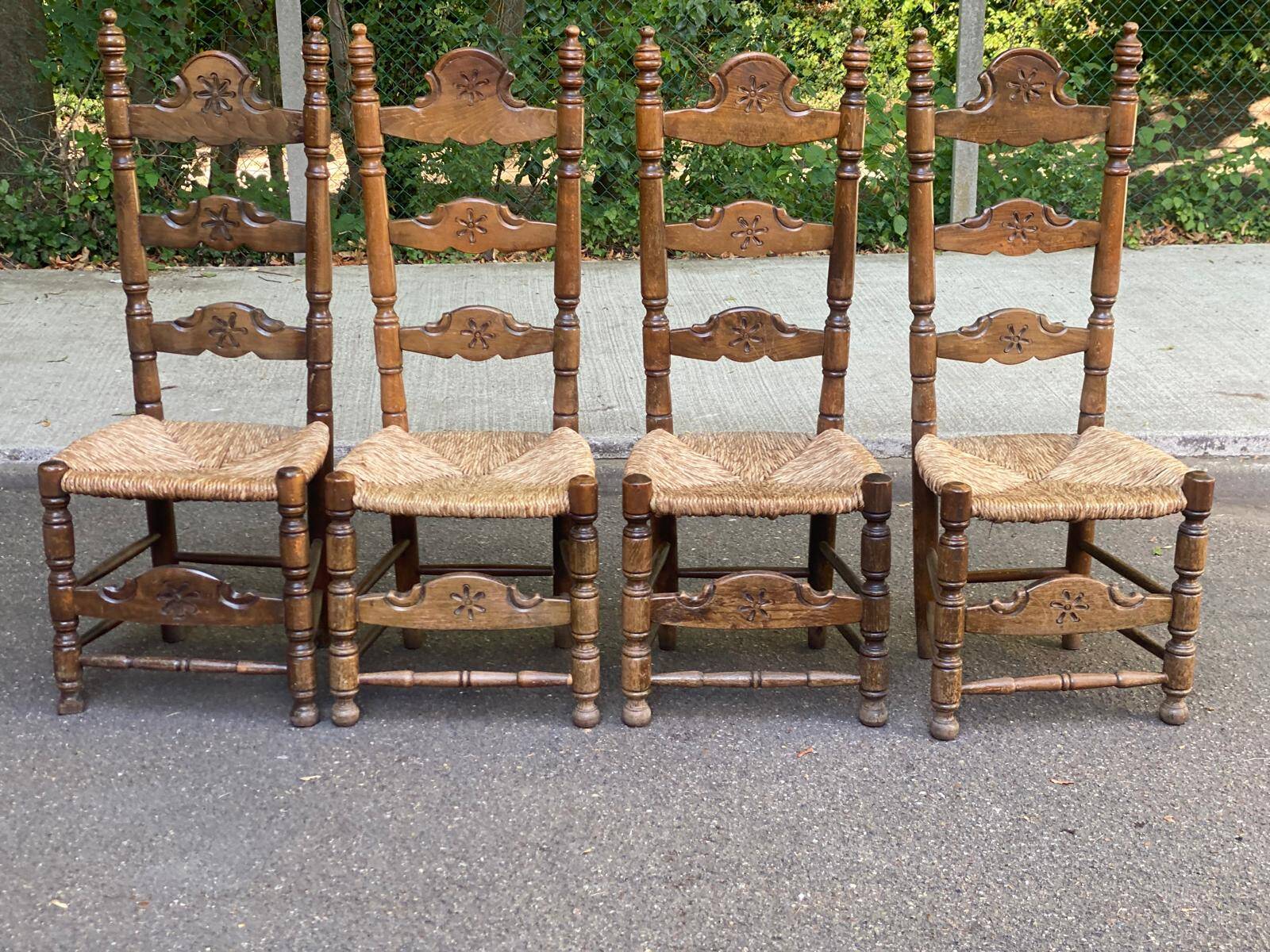 Set of 5 or 4 chic rustic traditional dining chairs with rush seats.