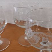 Set of 6 water glasses on feet, grape decoration and Luminarc vine shoot