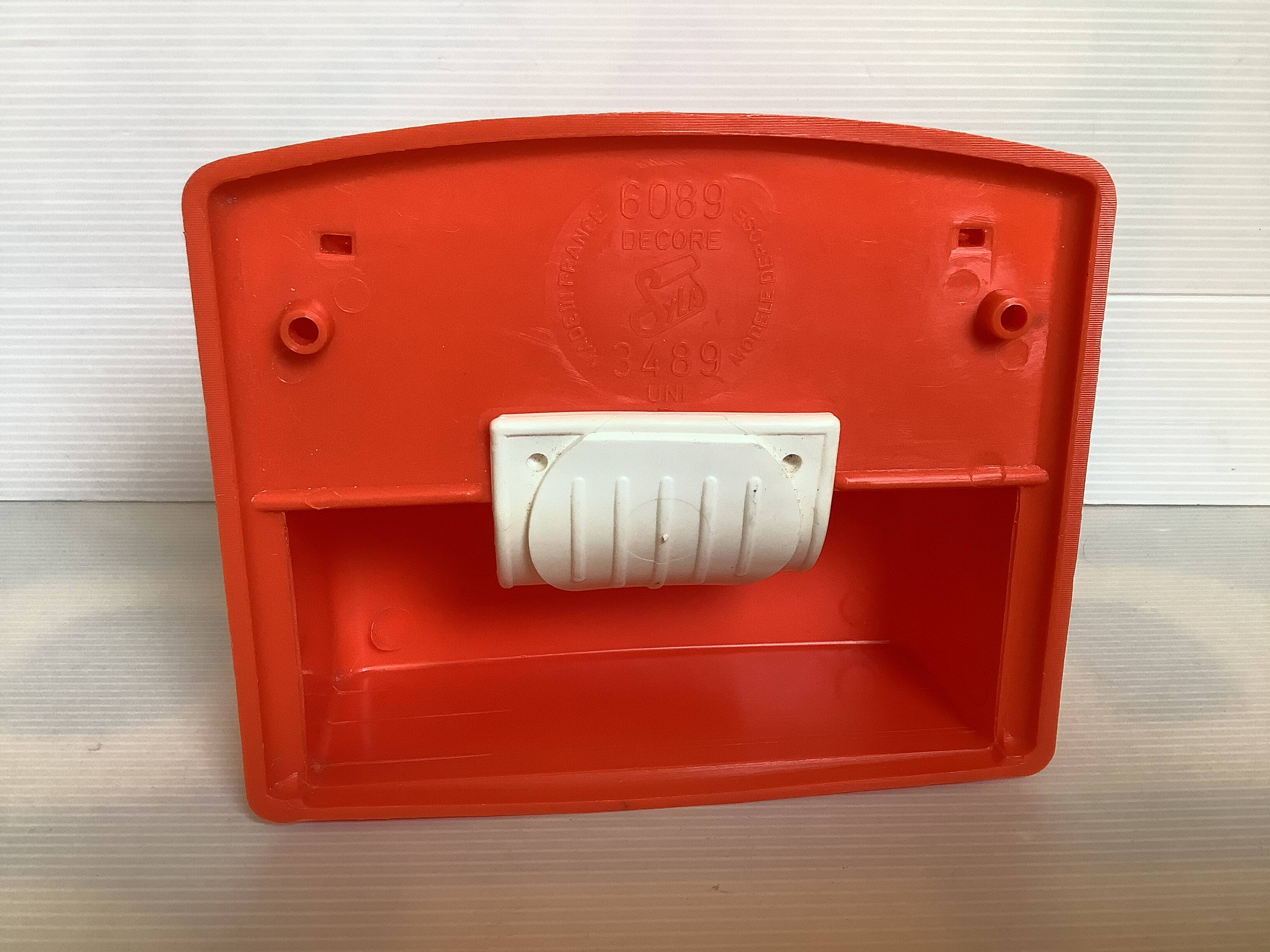 Syla toilet paper dispenser