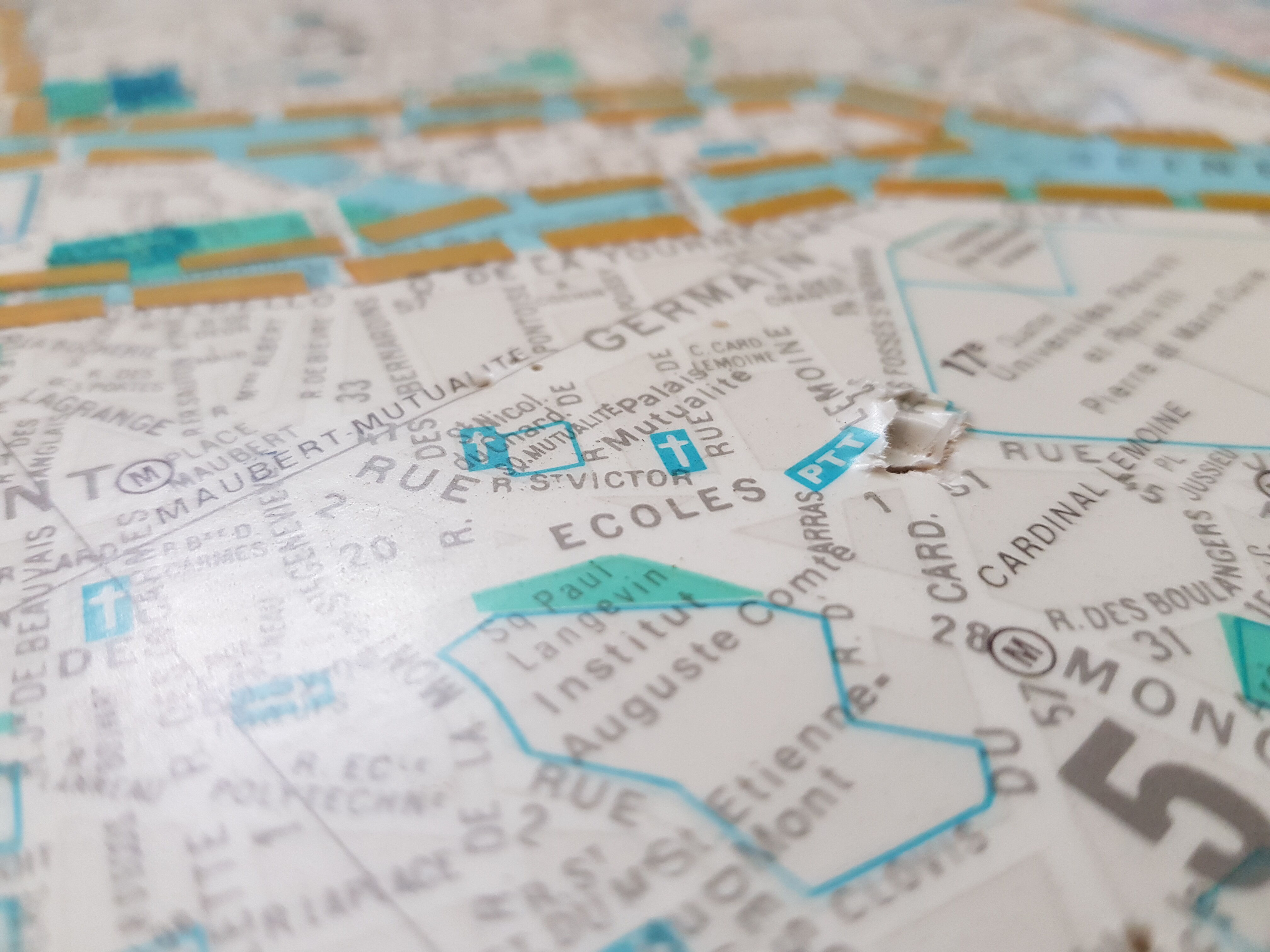 Map of Paris XXL, boroughs and neighborhoods 80 - 142x104cm
